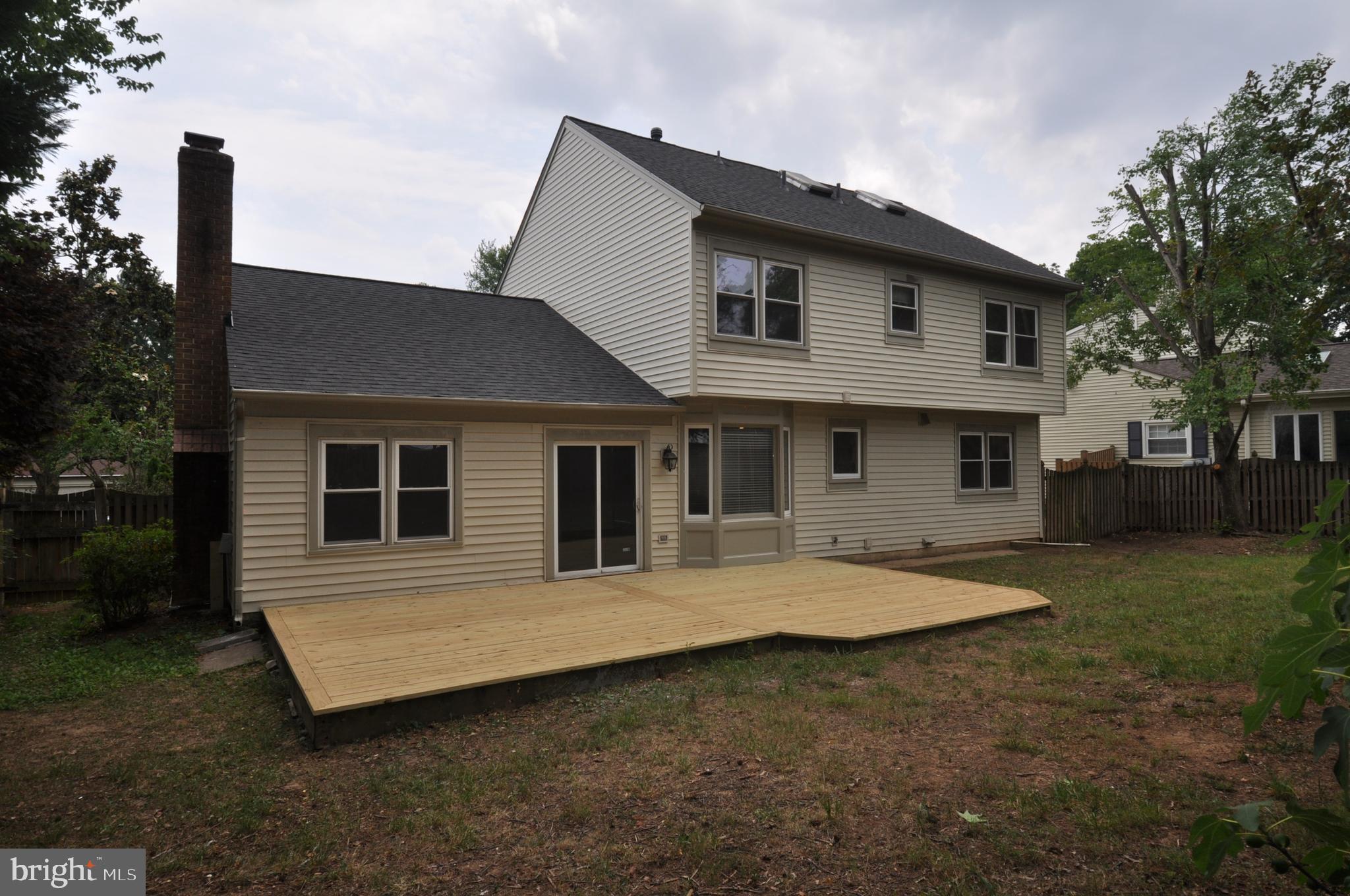 LAKE DEVEREUX - Residential Lease