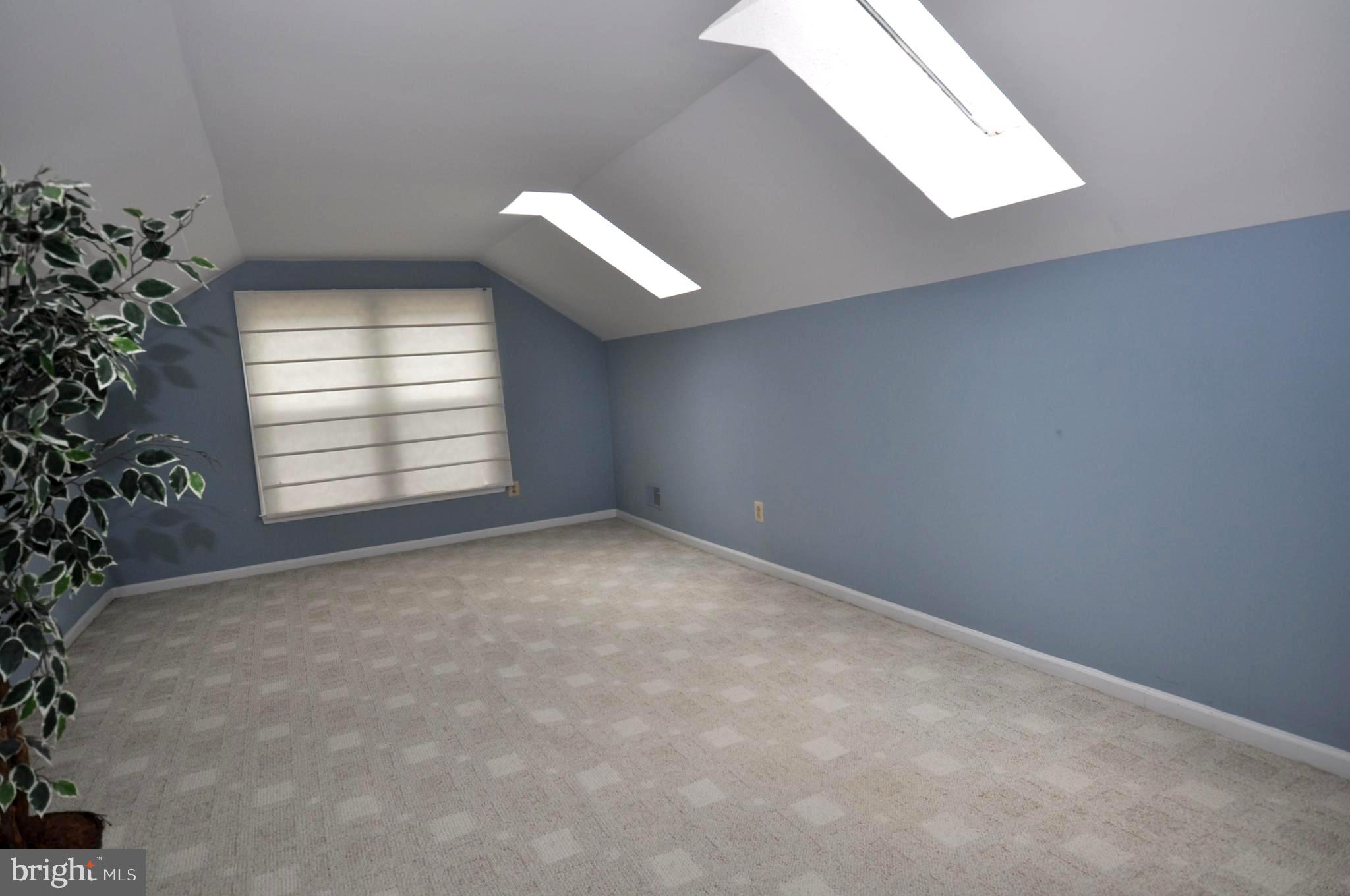 LAKE DEVEREUX - Residential Lease