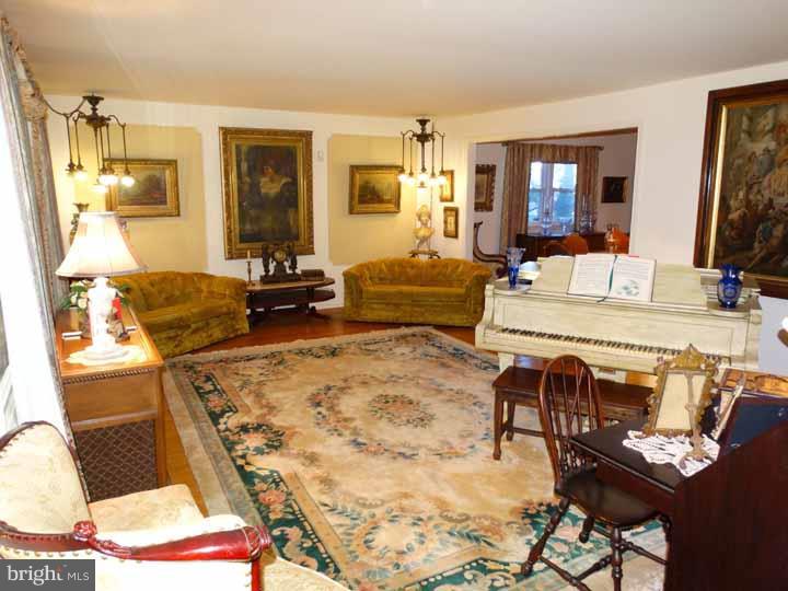 JUSTA FARMS - Residential