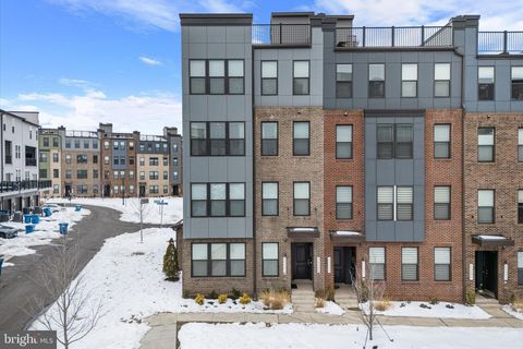 Photo of 44481 Wolfhound Square, ASHBURN, VA 20147 (MLS # VALO2115346)