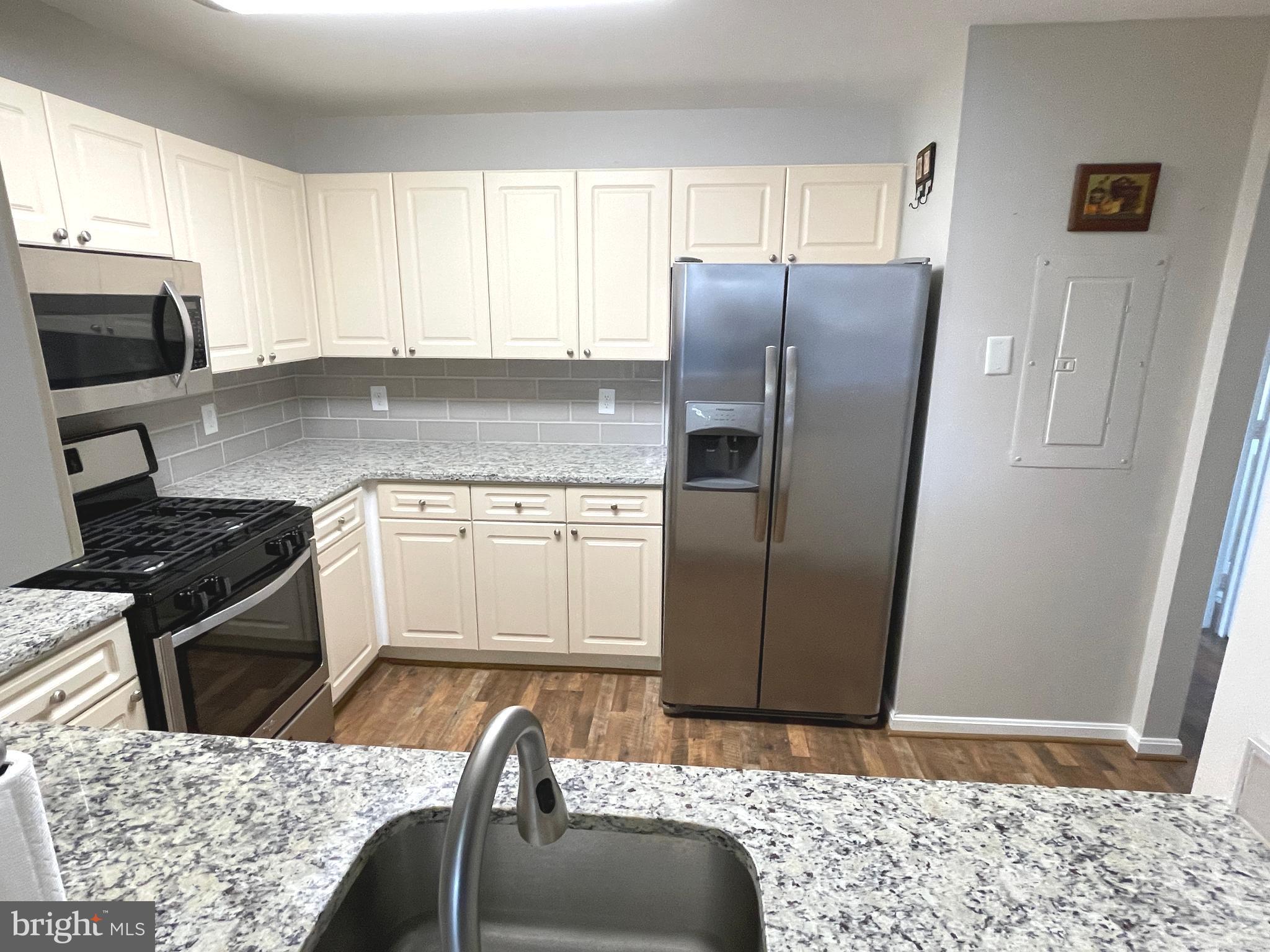 ASHBURN VILLAGE - Residential Lease