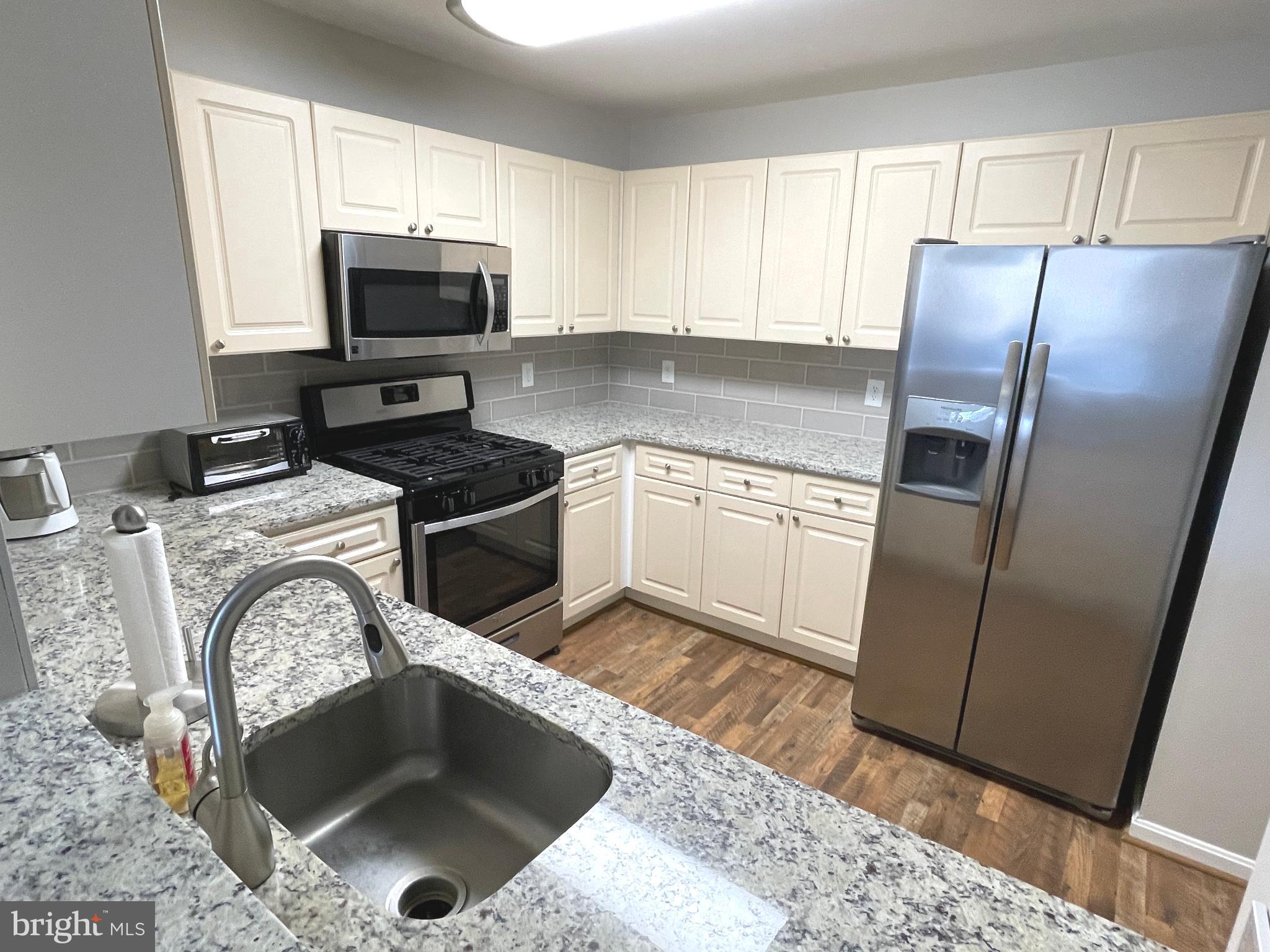 ASHBURN VILLAGE - Residential Lease