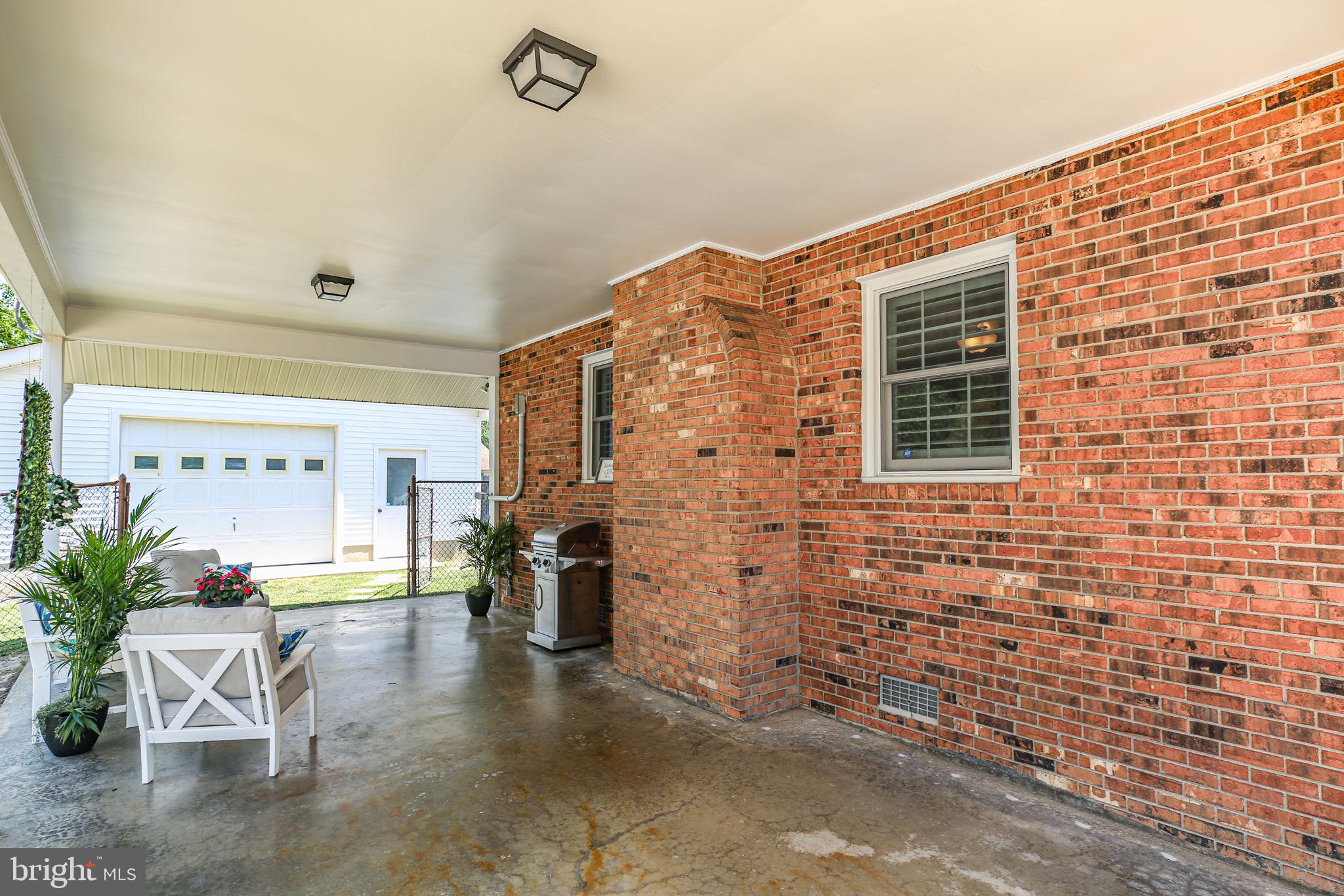 223 SPRING KNOLL CIRCLE