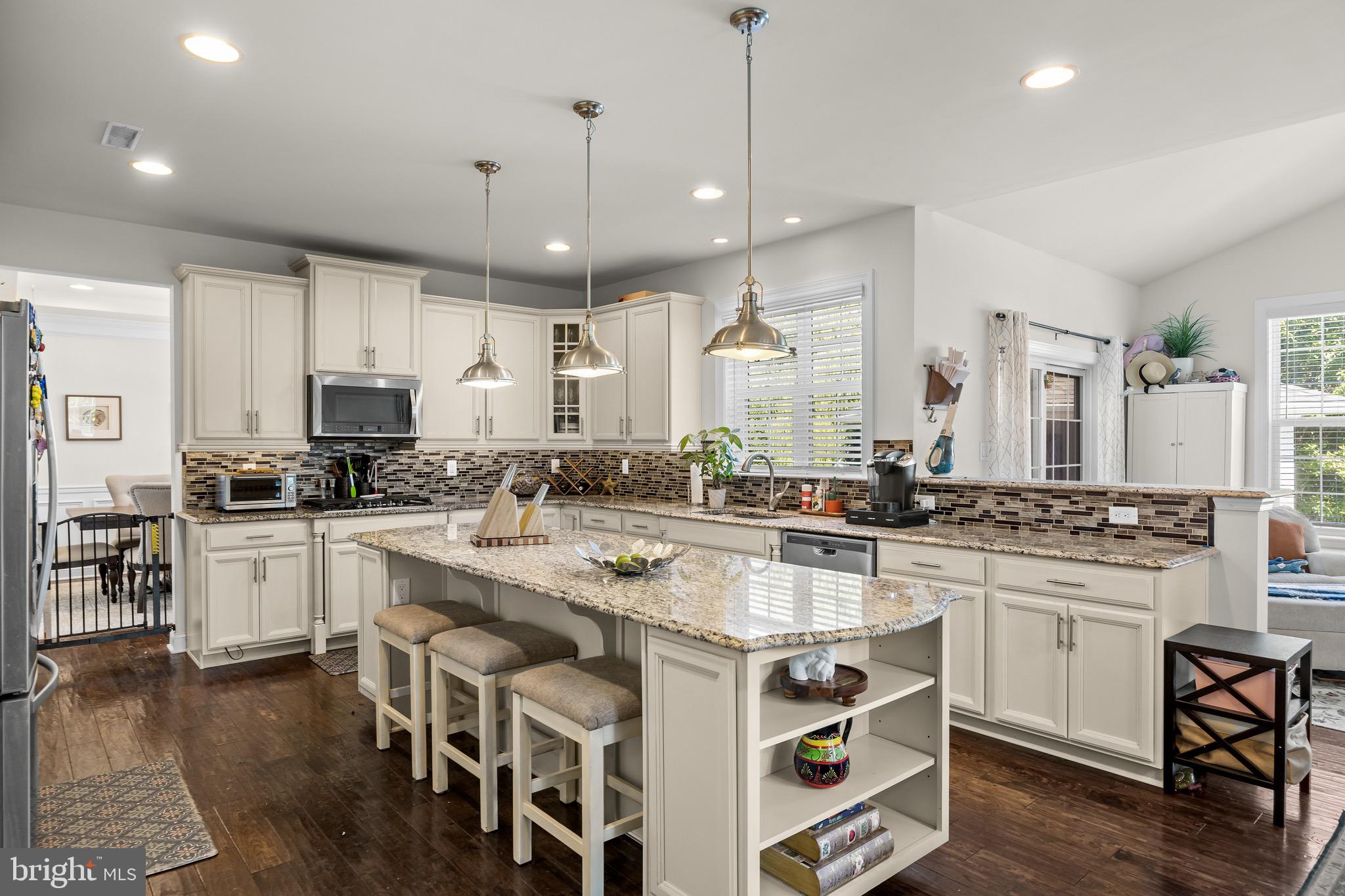 412 GARDENIA DRIVE