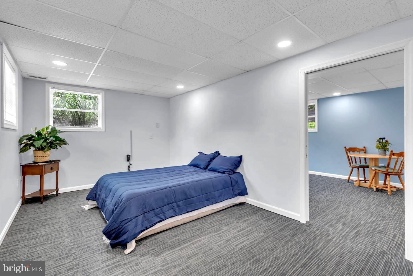 SAUNDERS POINT - Residential