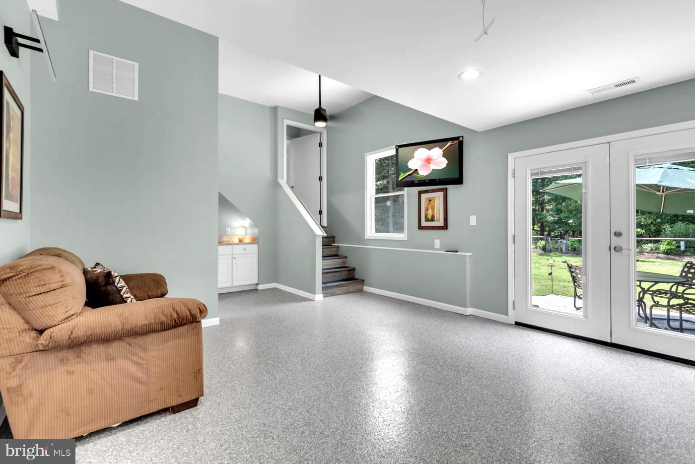 SAUNDERS POINT - Residential