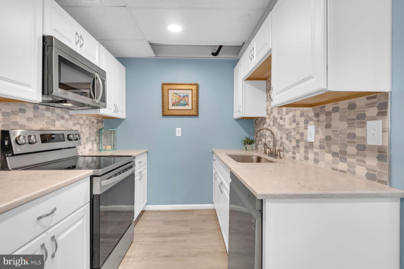 SAUNDERS POINT - Residential