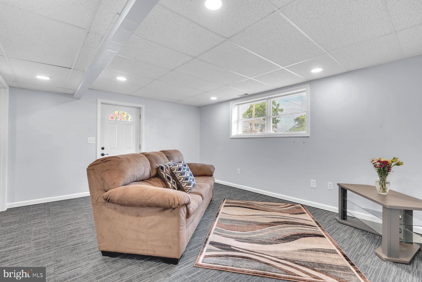 SAUNDERS POINT - Residential