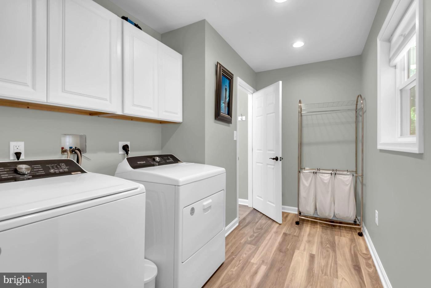 SAUNDERS POINT - Residential