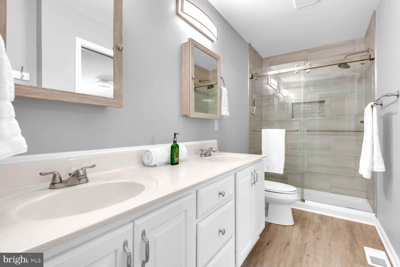 SAUNDERS POINT - Residential