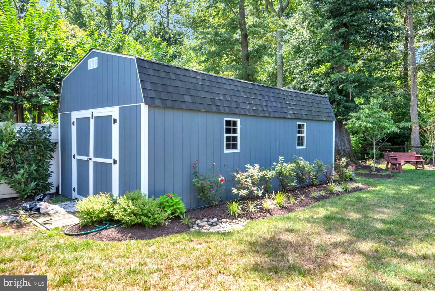 SAUNDERS POINT - Residential