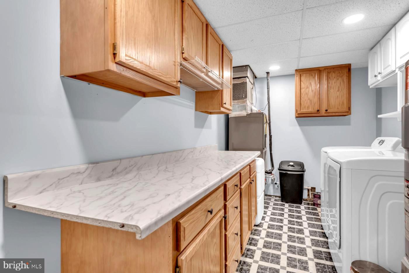 SAUNDERS POINT - Residential