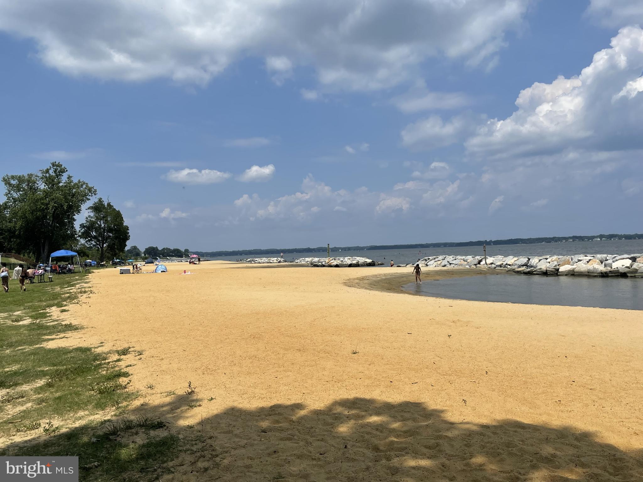 SAUNDERS POINT - Residential