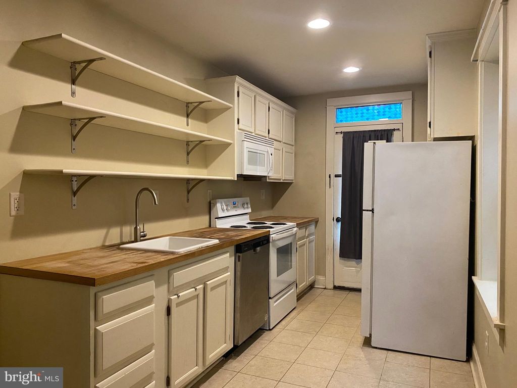 Photo of 225 E Madison Street, Lancaster, PA 17602 (MLS # PALA2055328)