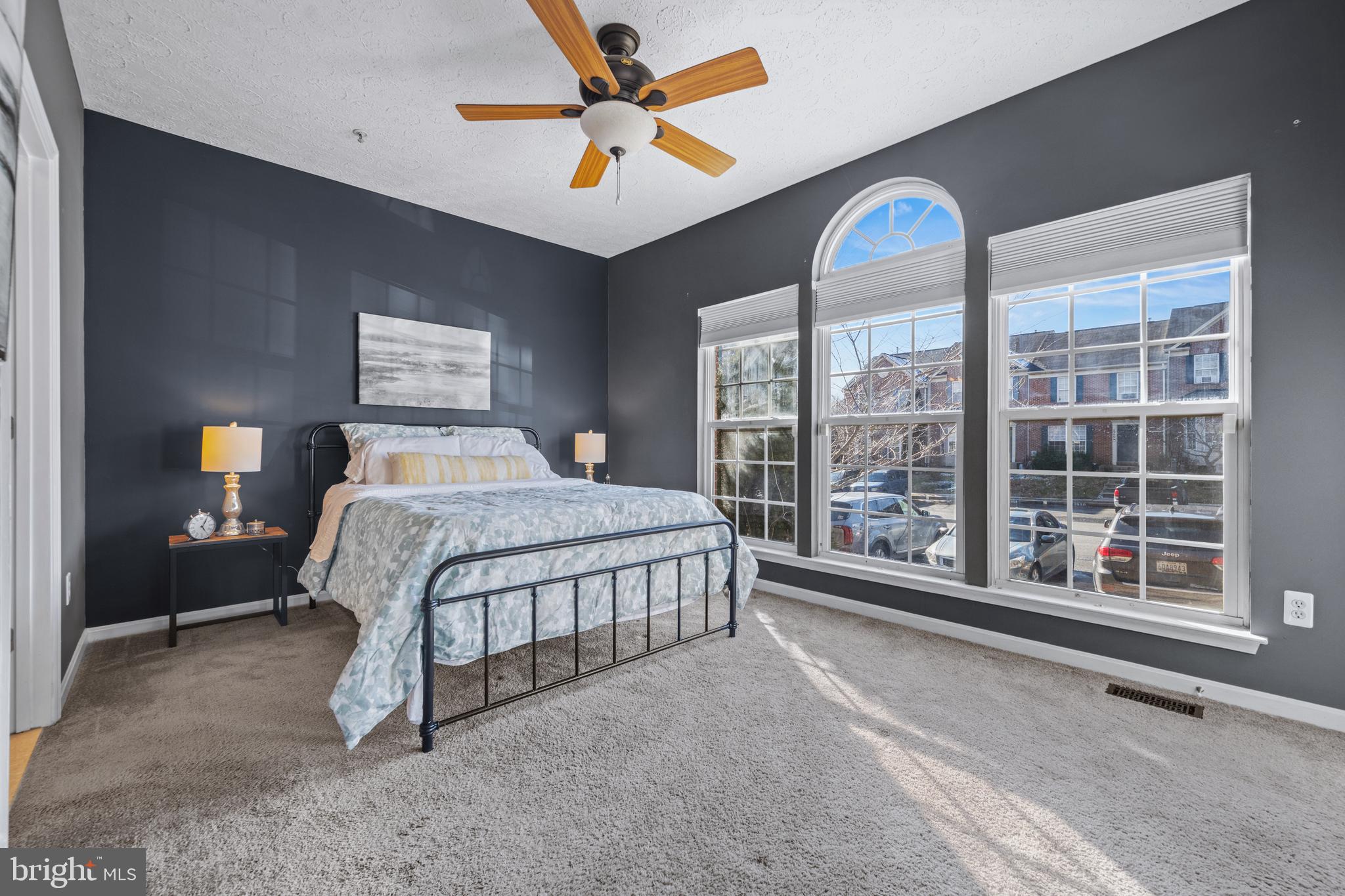 AUTUMN RUN - Residential