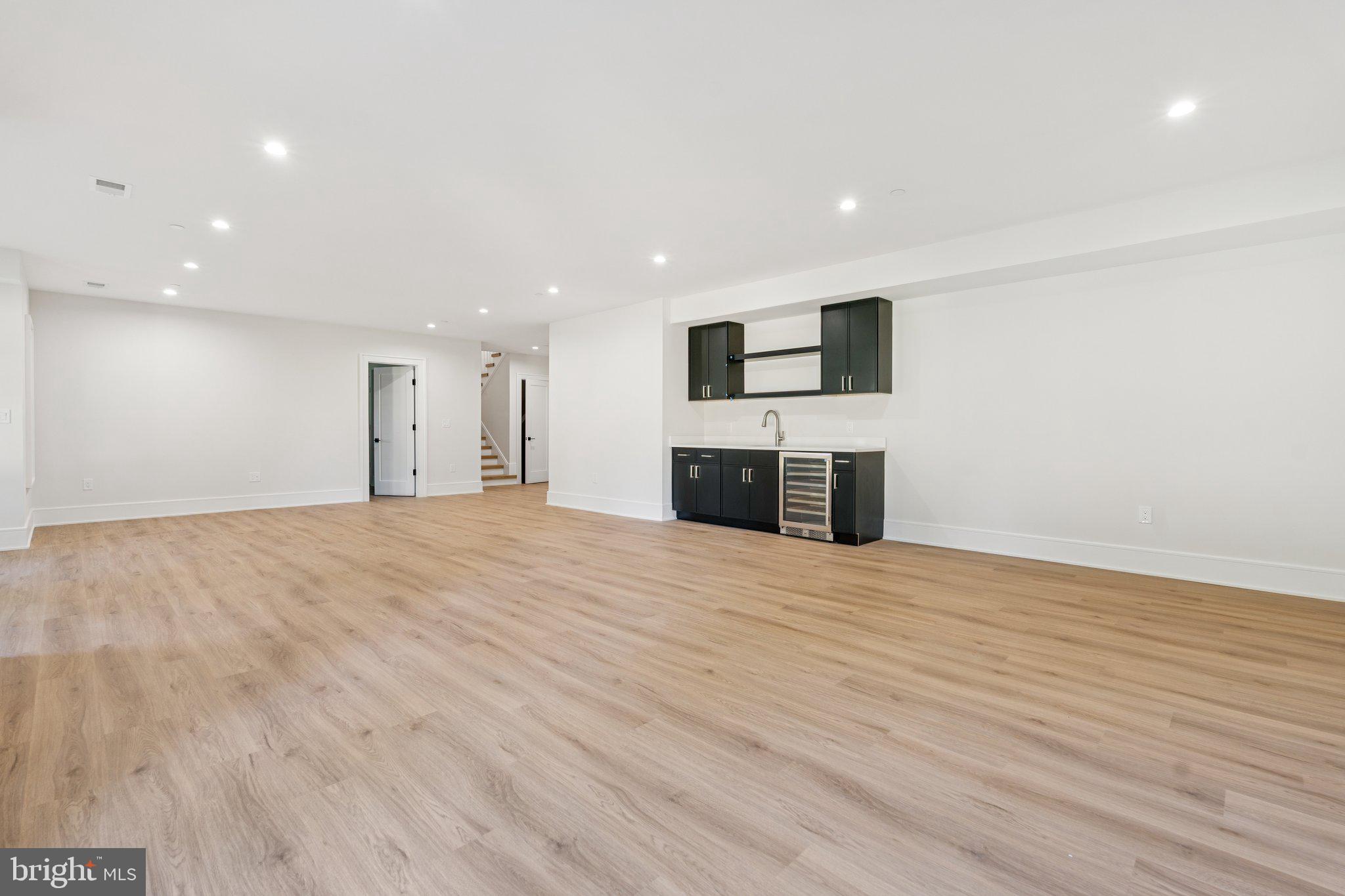 WILDWOOD MANOR - Residential