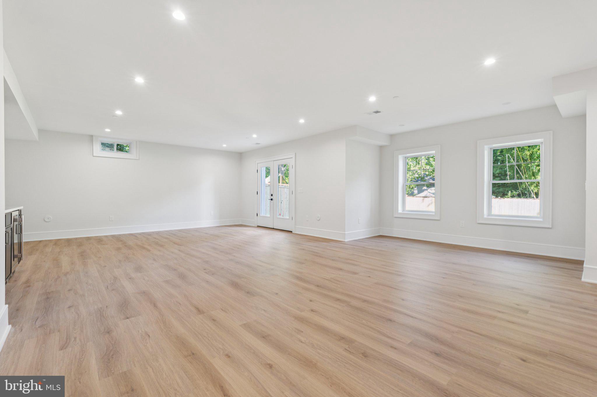 WILDWOOD MANOR - Residential