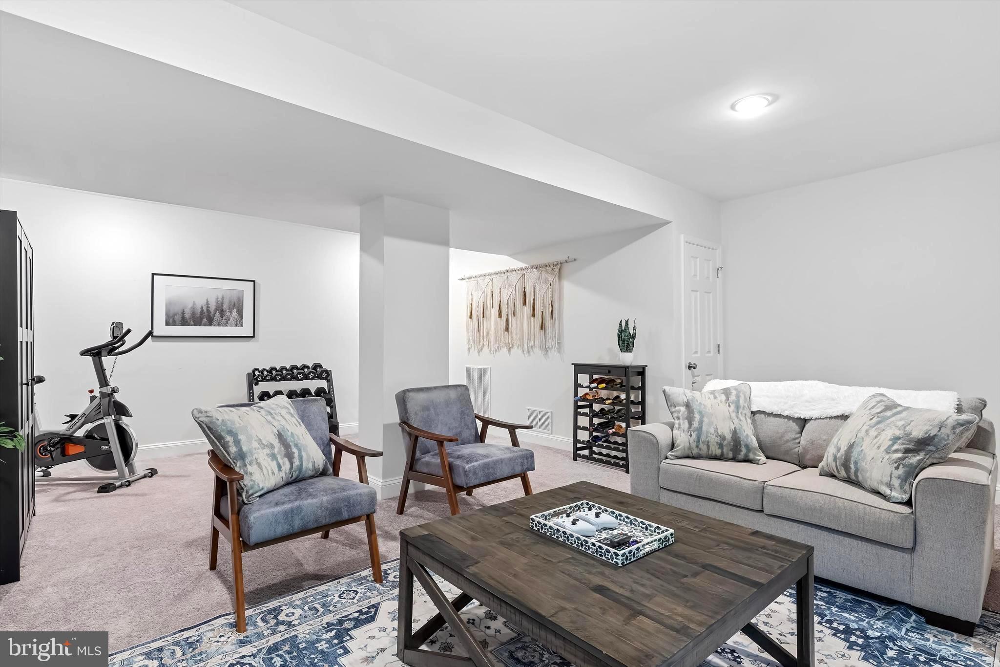 HUNTERS POINTE - Residential