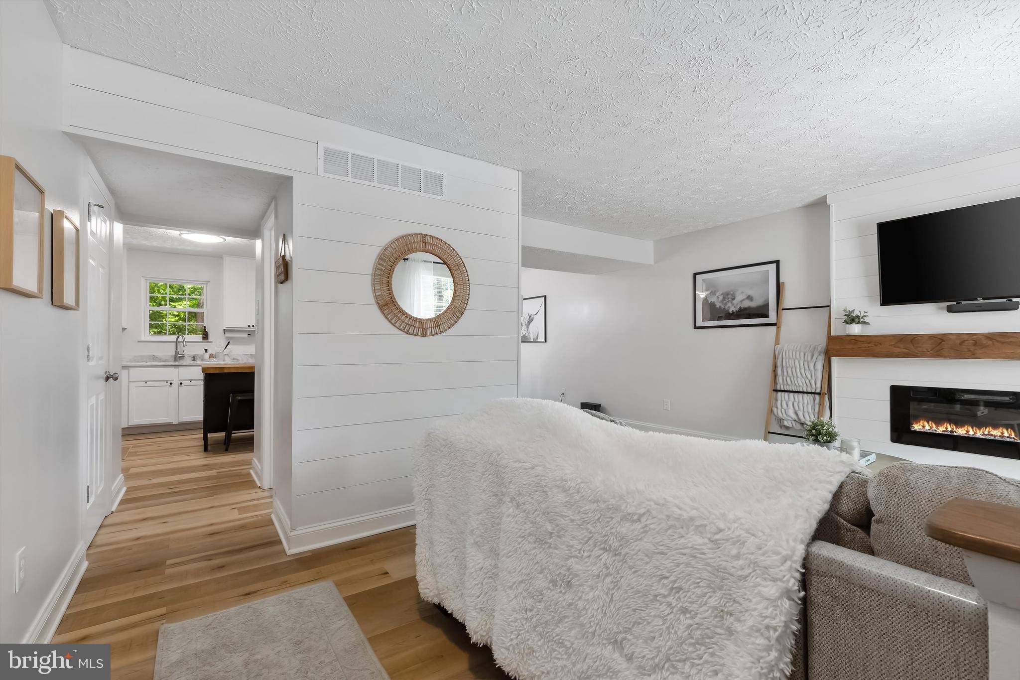 HUNTERS POINTE - Residential