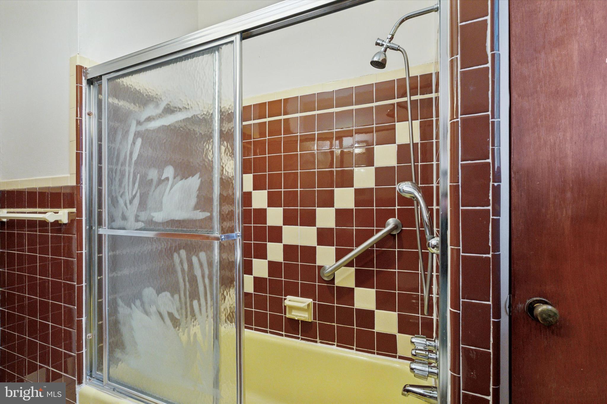 GIRARD ESTATES - Residential