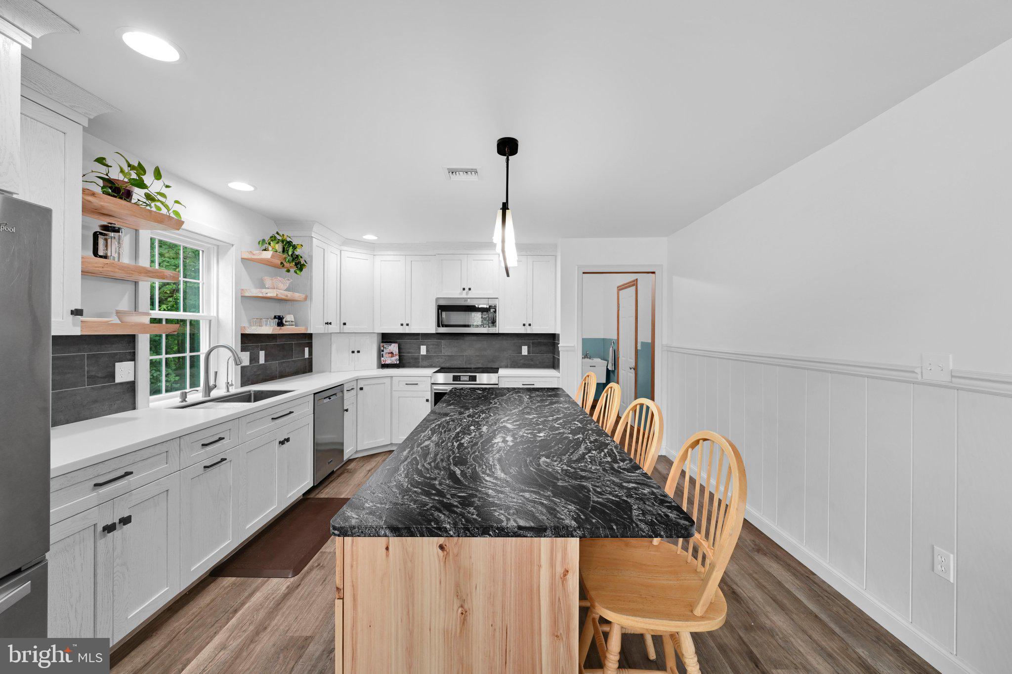 367 RIDGE AVENUE