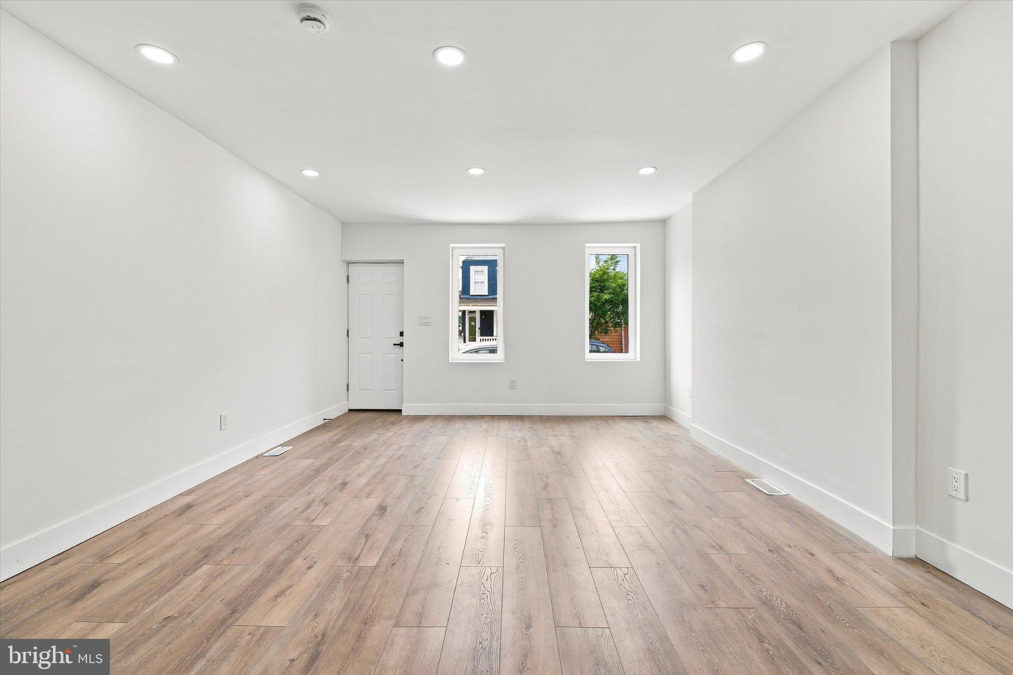 2021 E SERGEANT STREET