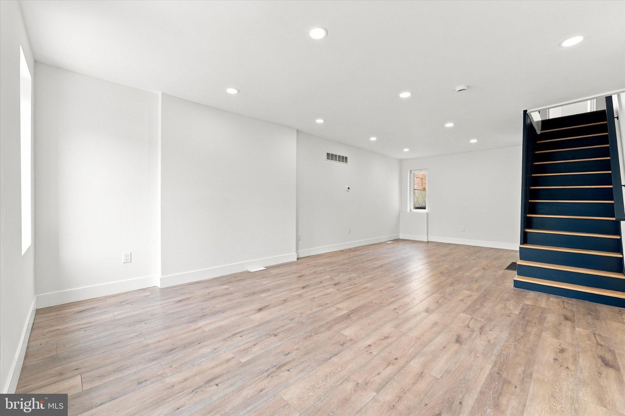 2021 E SERGEANT STREET