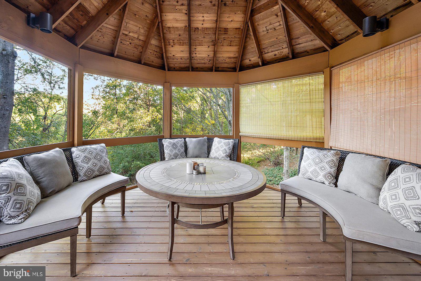 HOBBITS GLEN - Residential