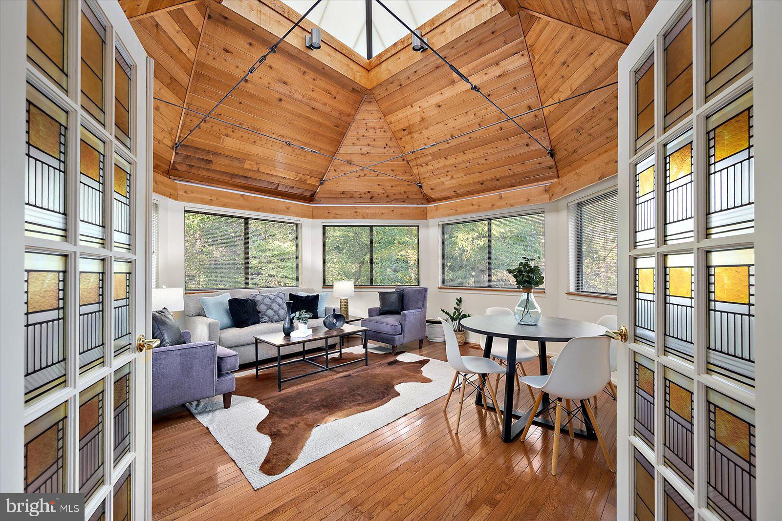 HOBBITS GLEN - Residential