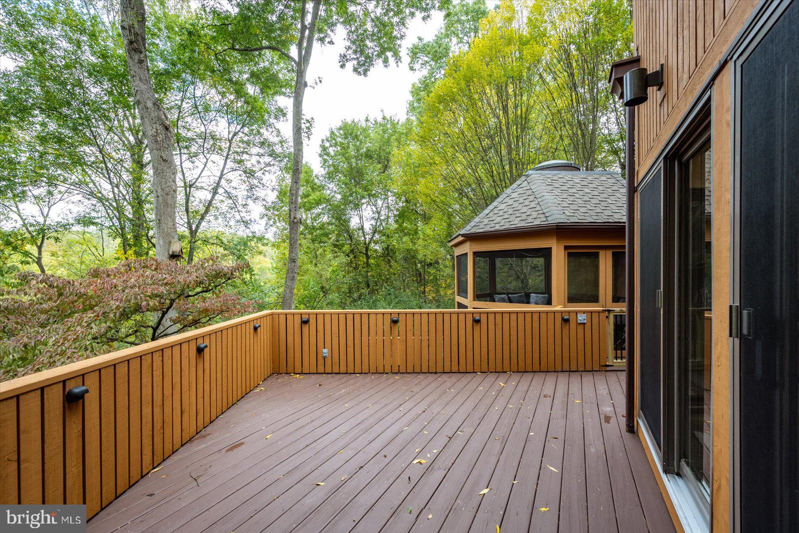 HOBBITS GLEN - Residential