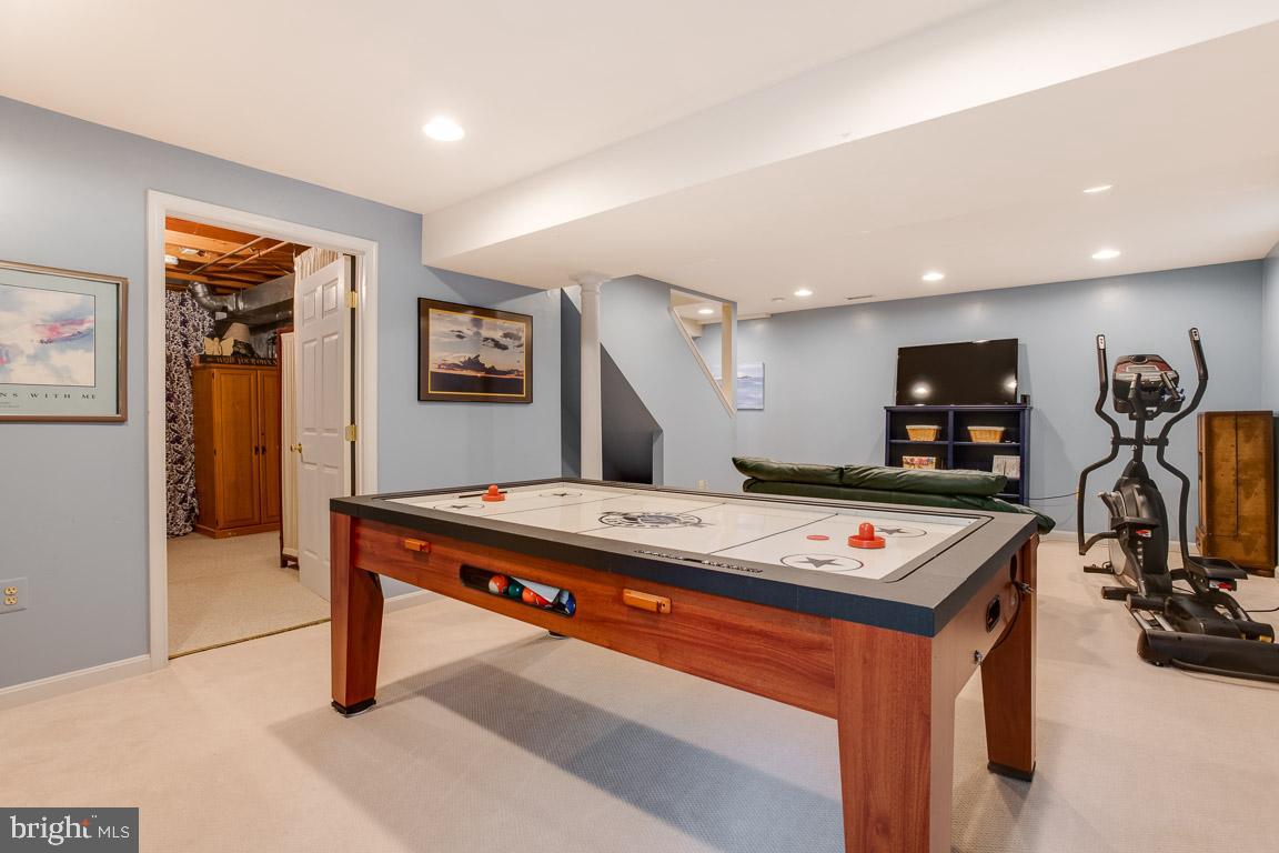 FAIRFAX CLUB ESTATES - Residential