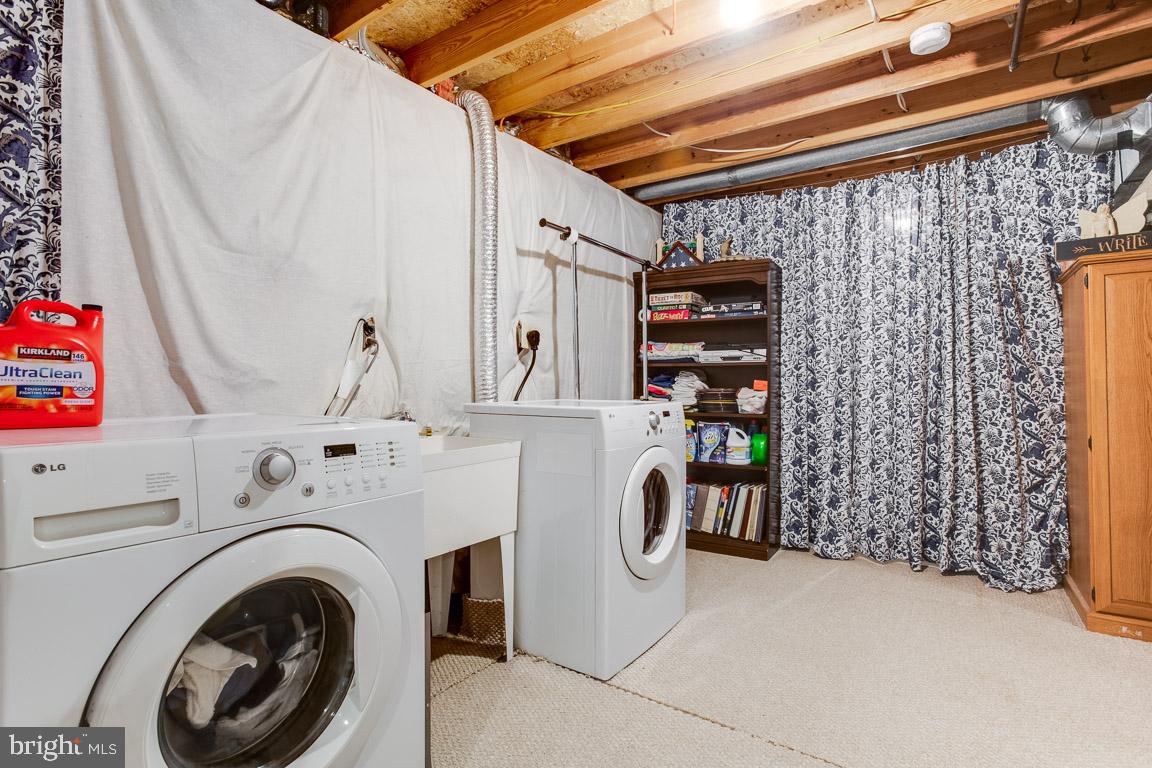 FAIRFAX CLUB ESTATES - Residential