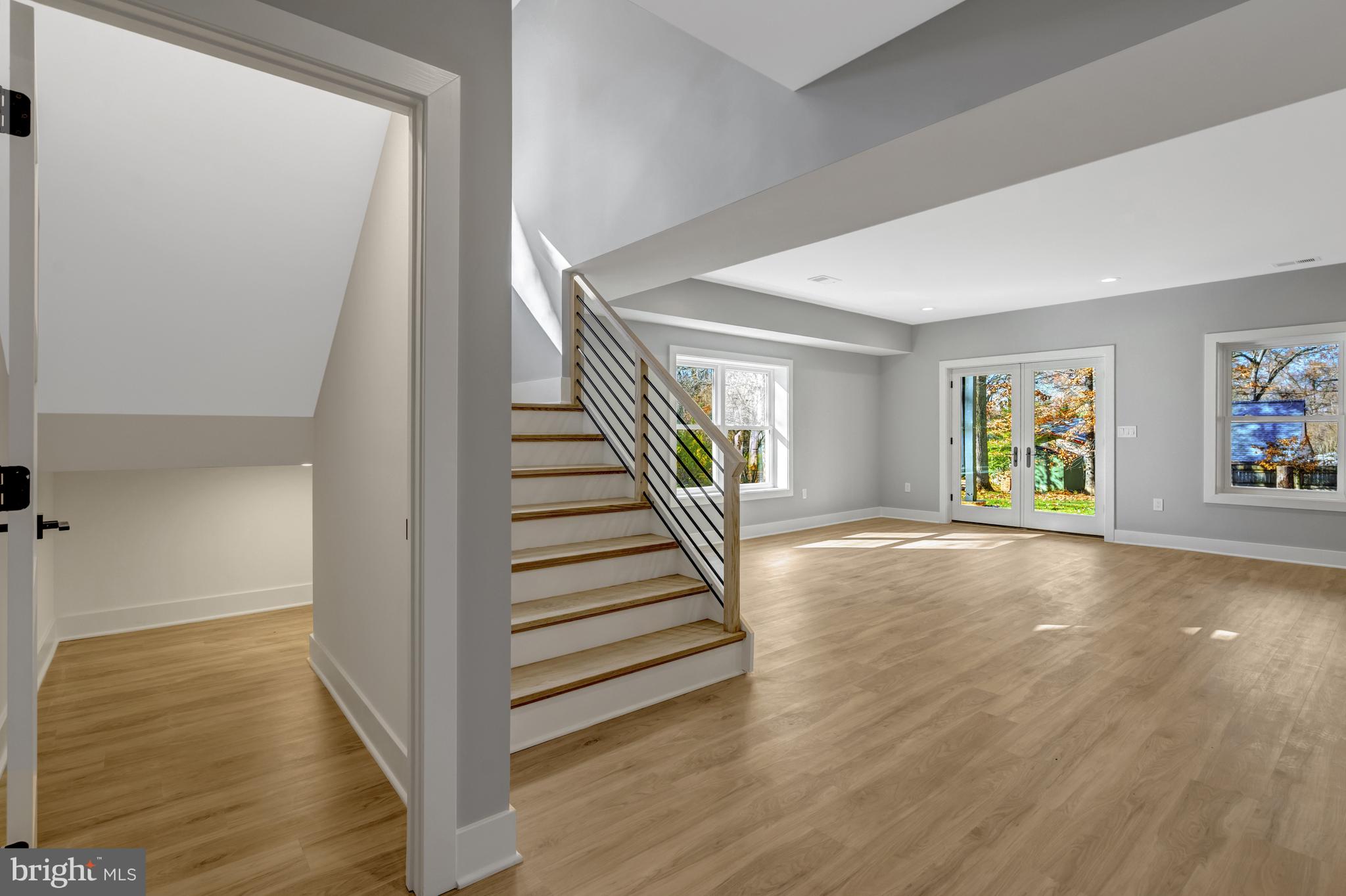 LEEHIGH VILLAGE - Residential