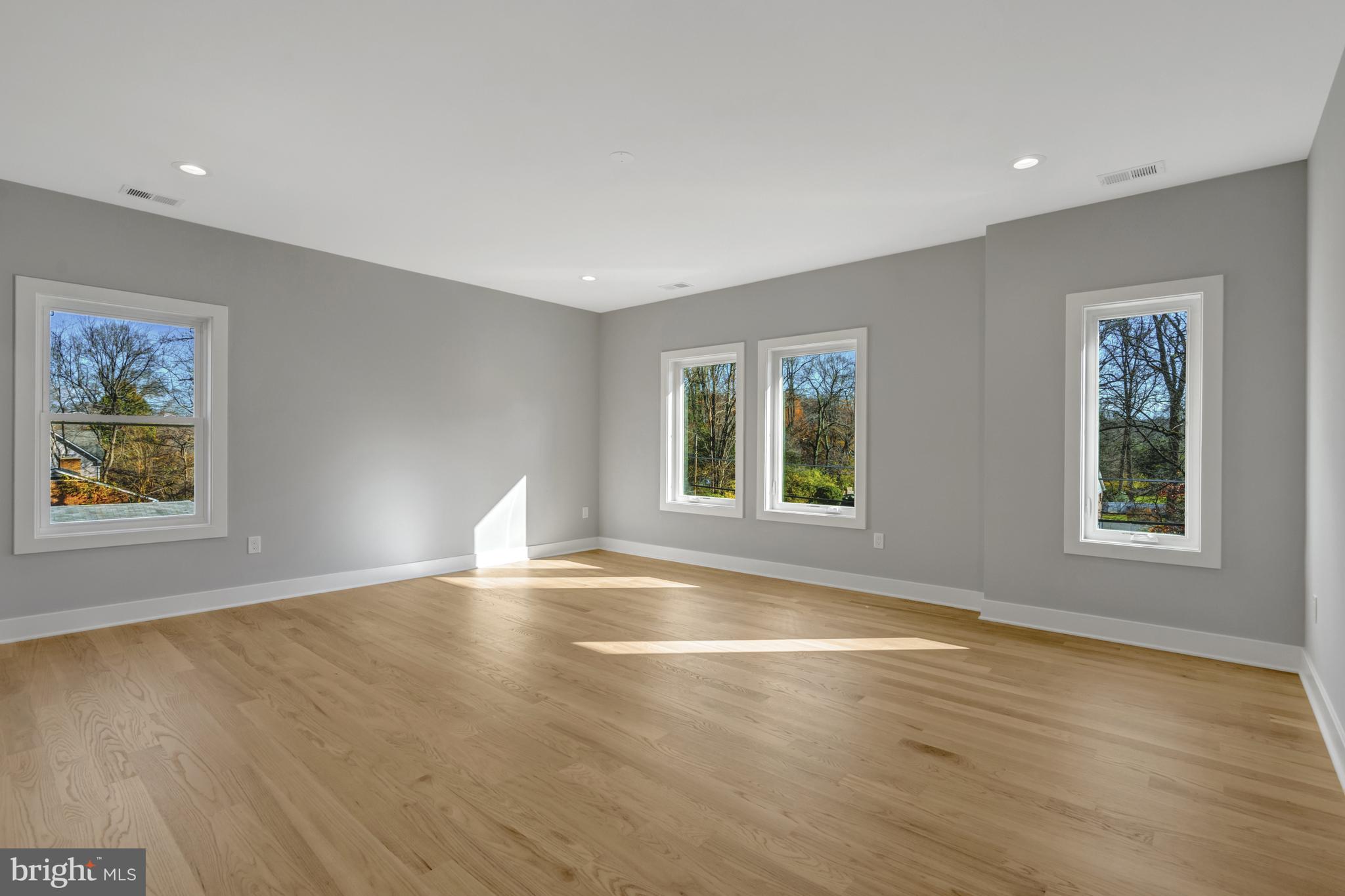 LEEHIGH VILLAGE - Residential