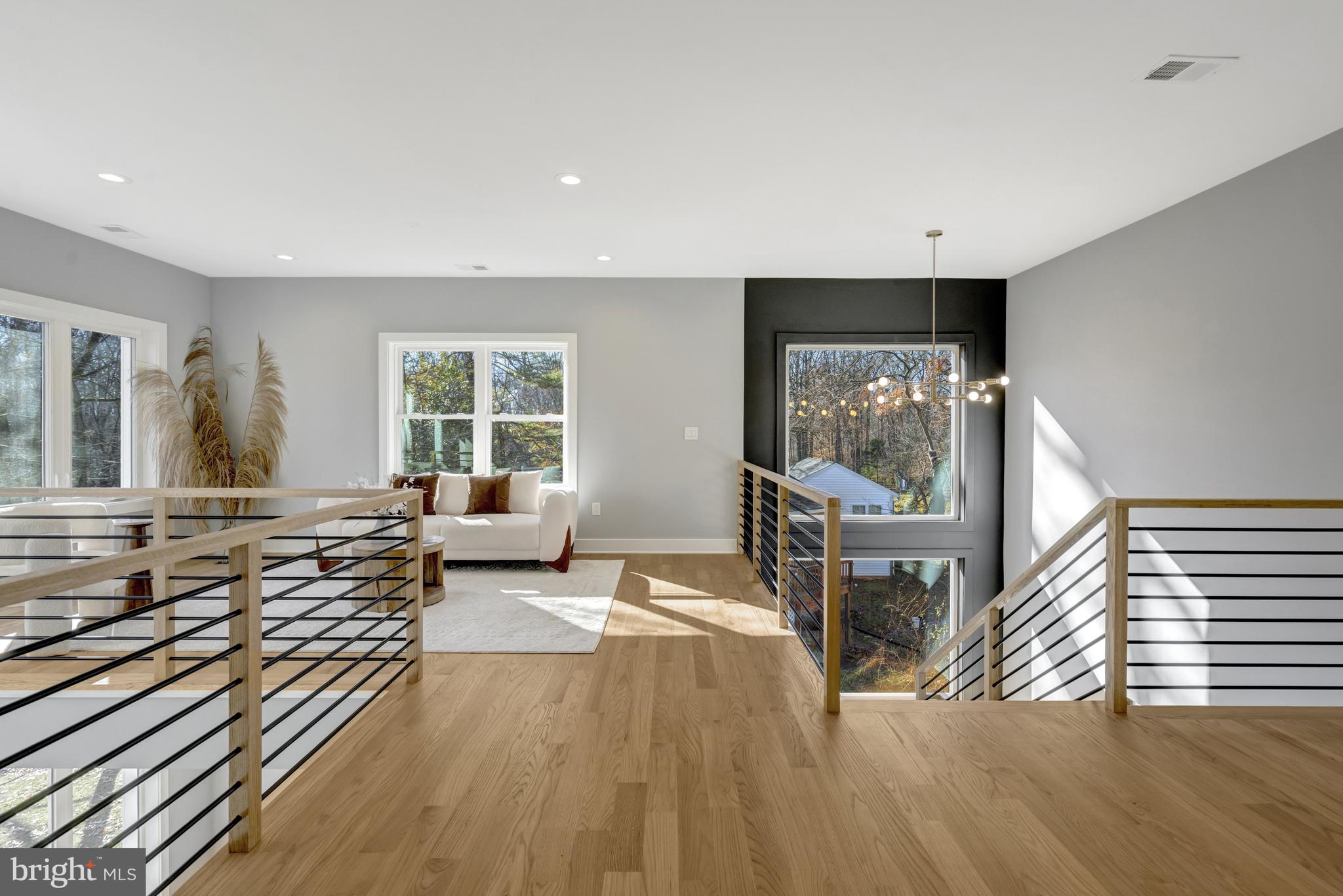 LEEHIGH VILLAGE - Residential