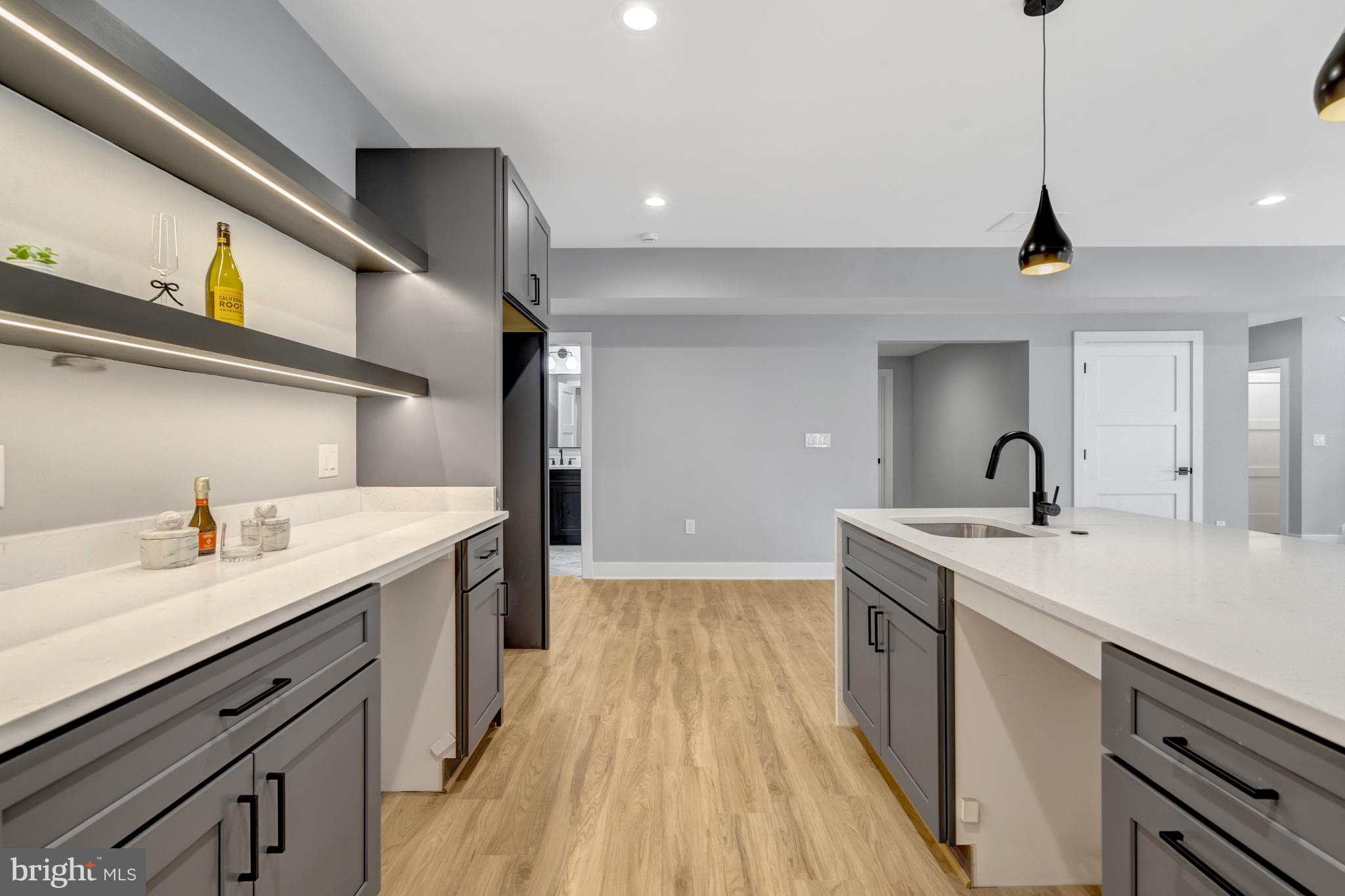 LEEHIGH VILLAGE - Residential