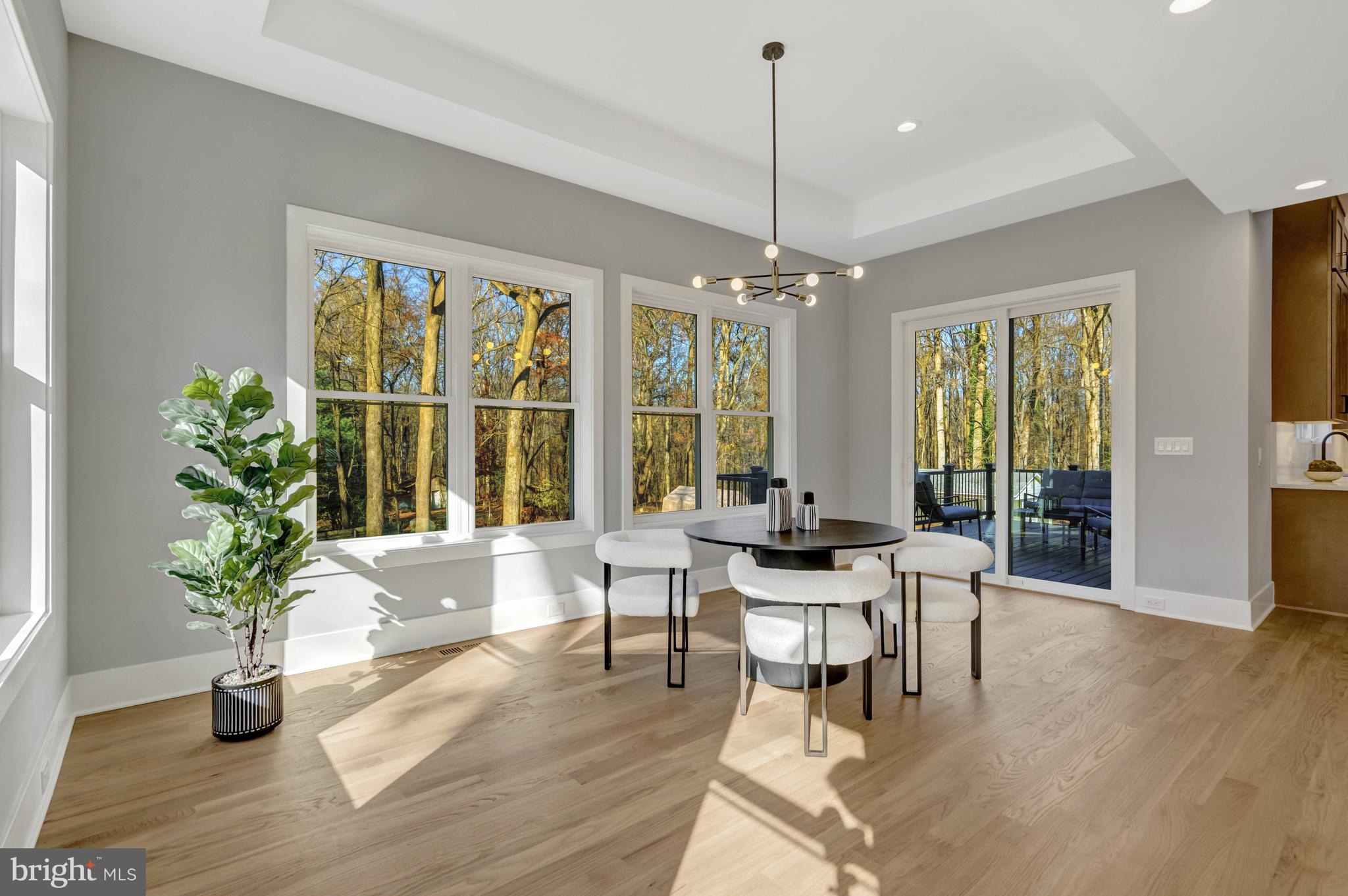 LEEHIGH VILLAGE - Residential