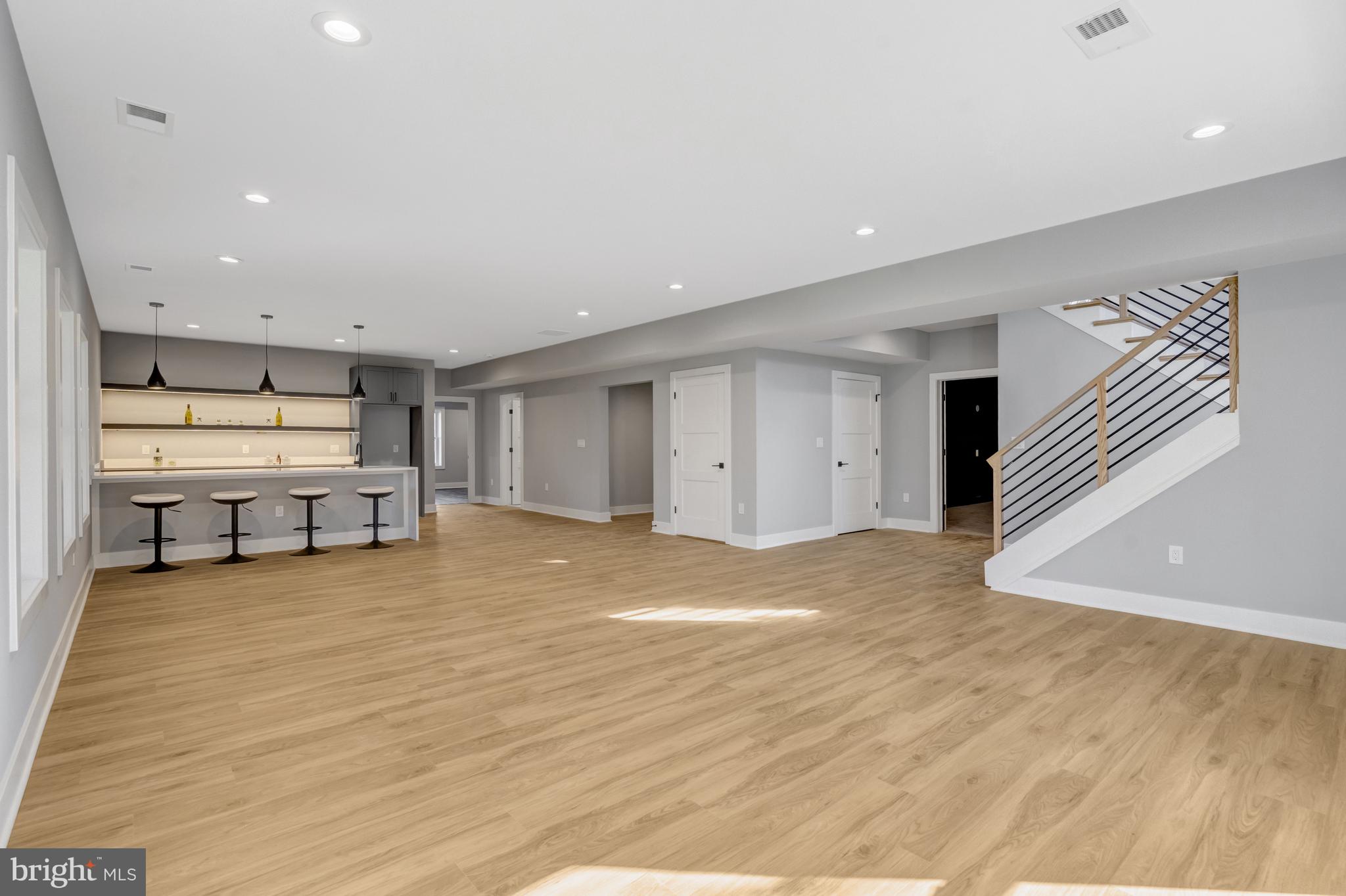 LEEHIGH VILLAGE - Residential