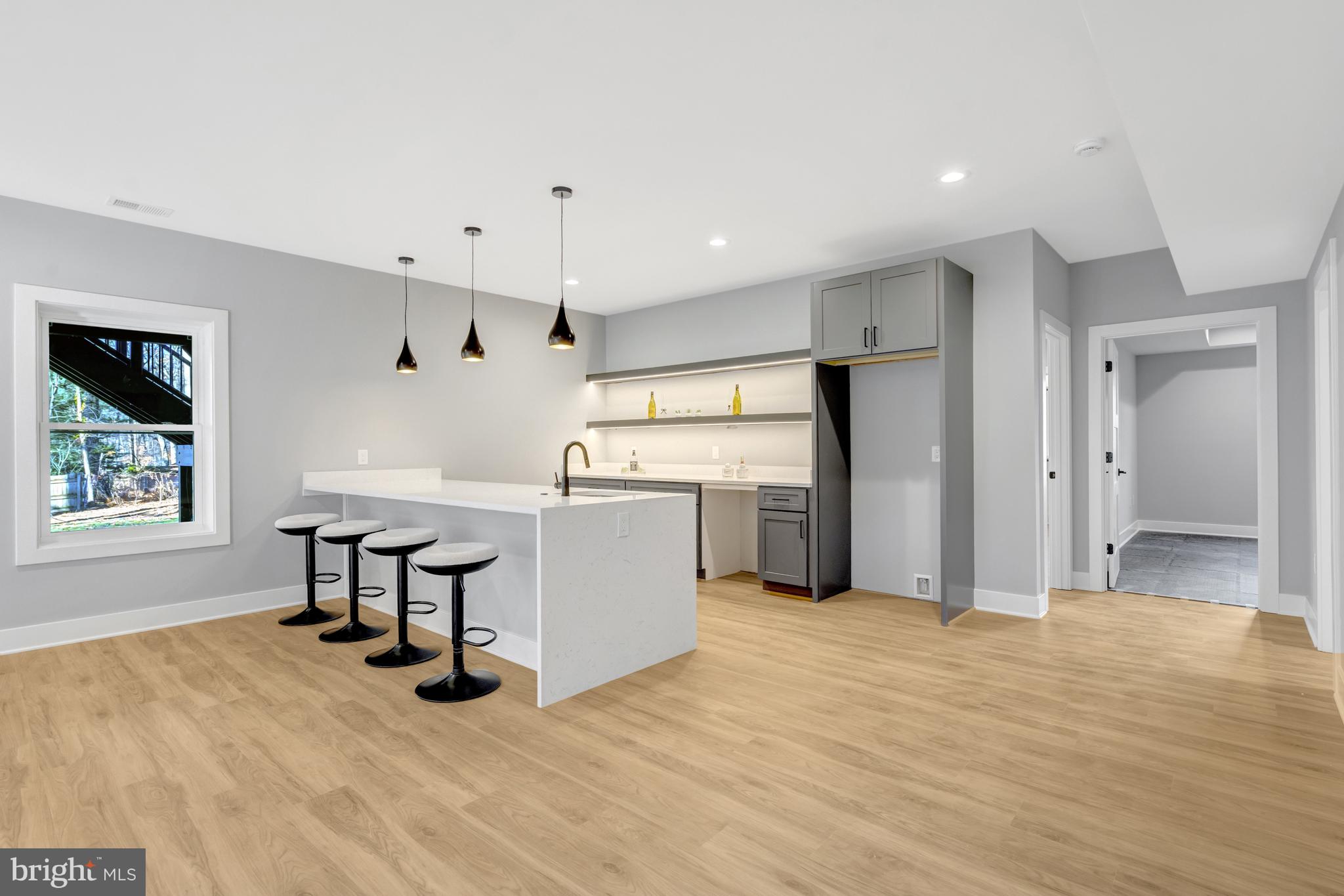 LEEHIGH VILLAGE - Residential