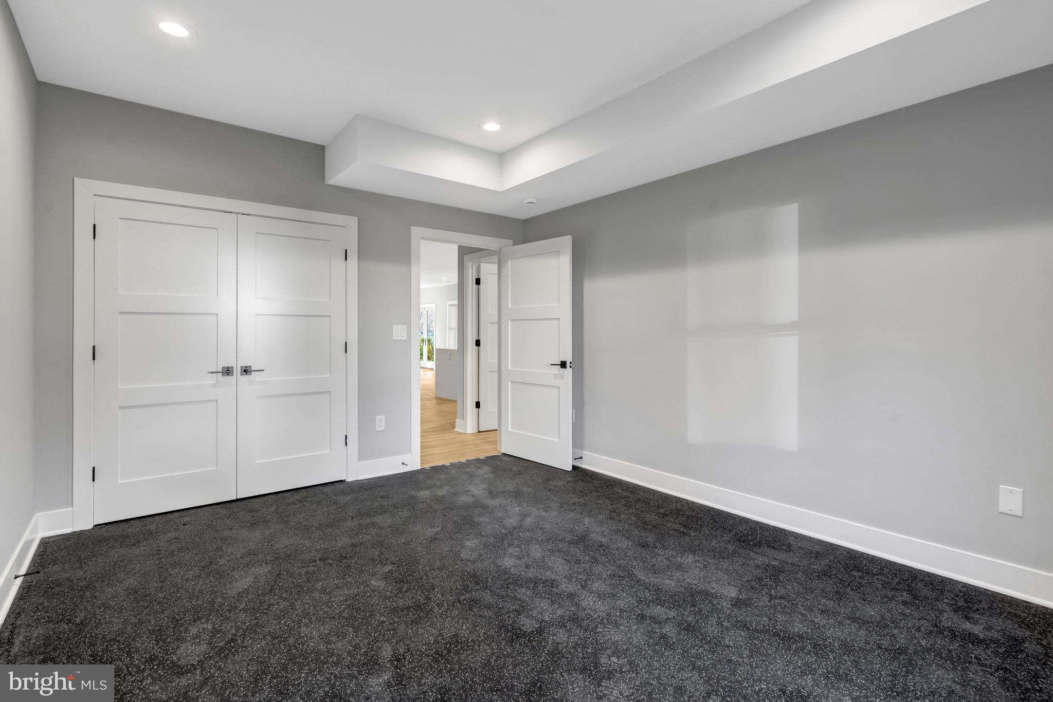 LEEHIGH VILLAGE - Residential