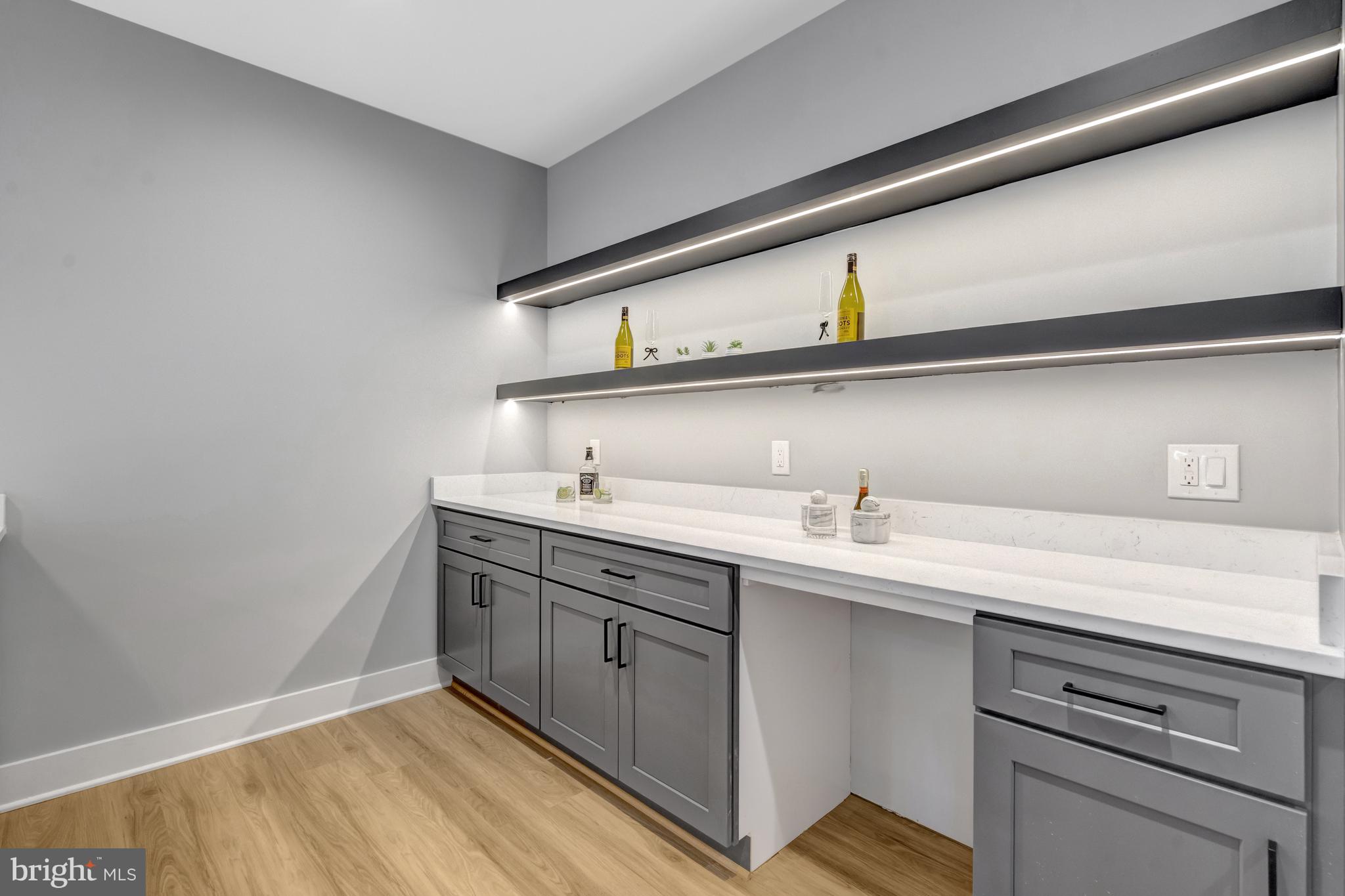 LEEHIGH VILLAGE - Residential