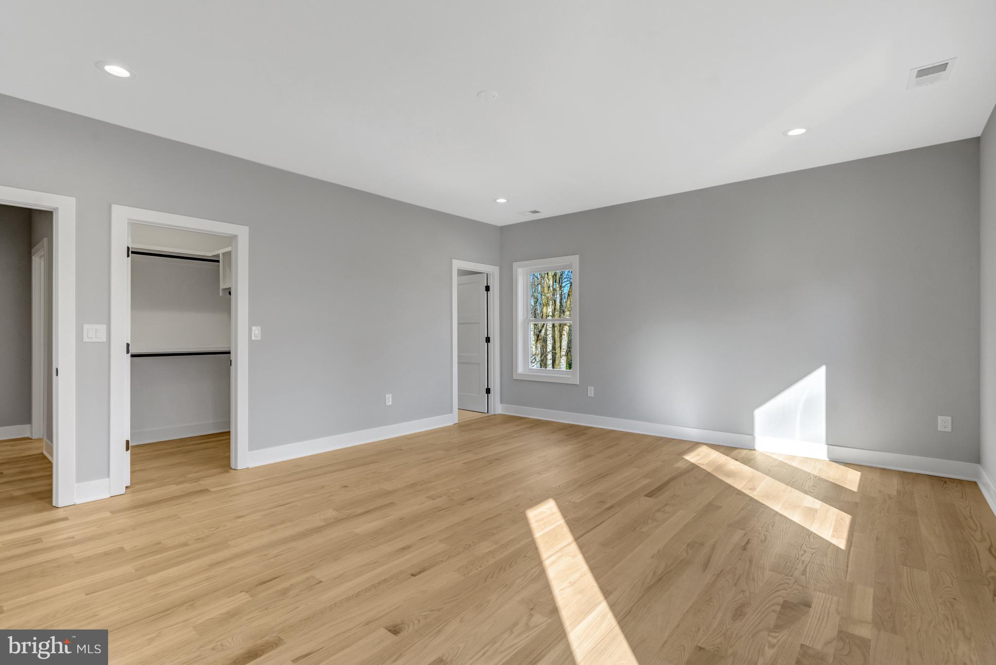 LEEHIGH VILLAGE - Residential