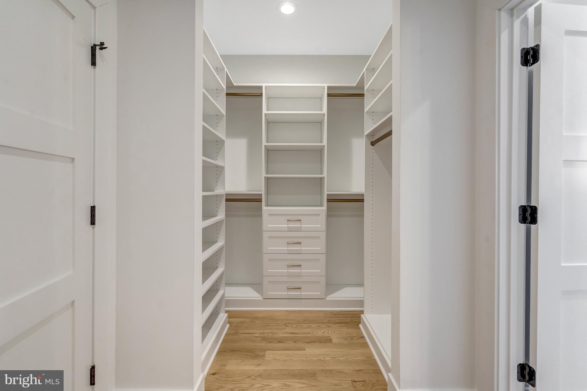 LEEHIGH VILLAGE - Residential