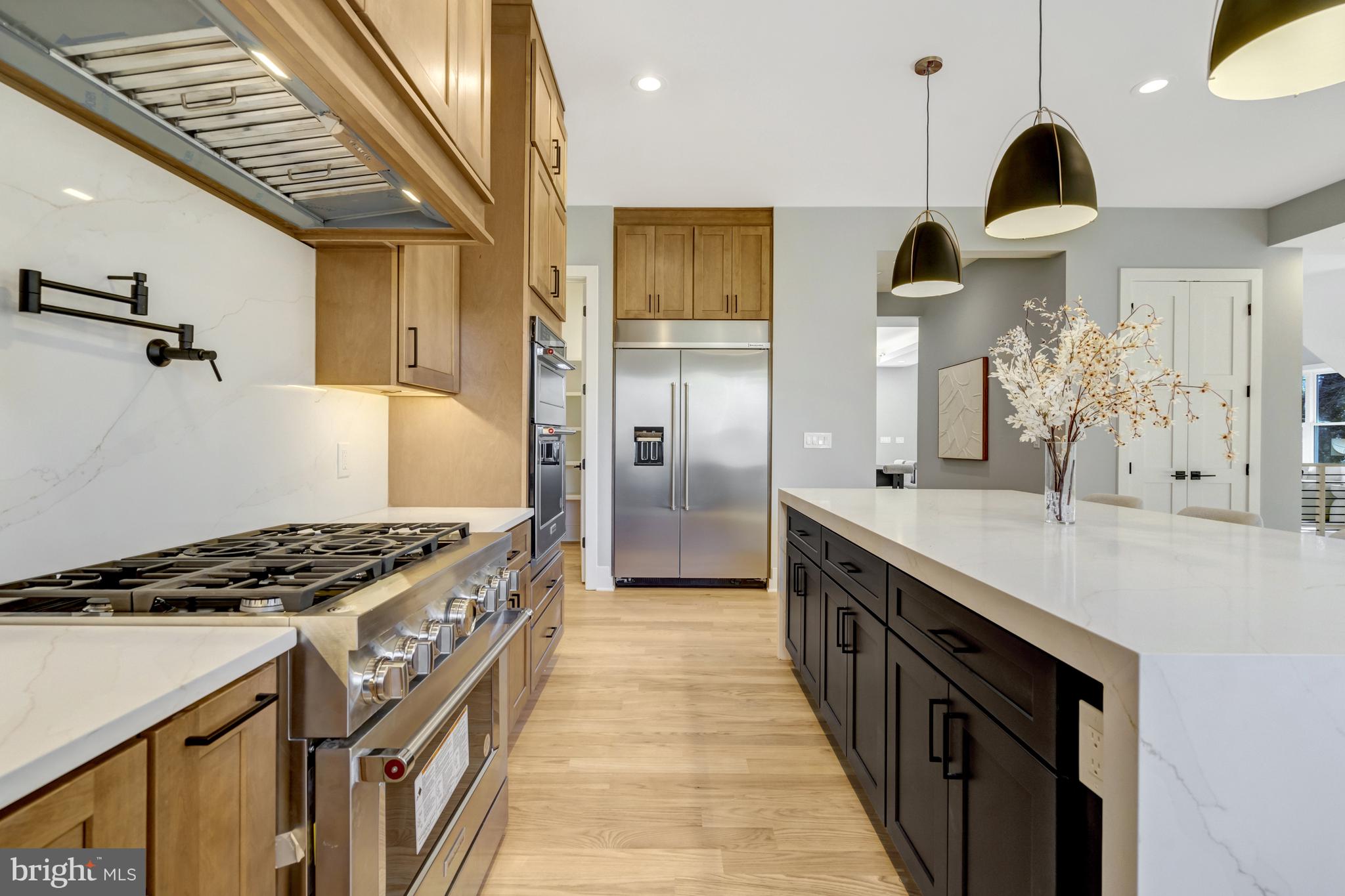 LEEHIGH VILLAGE - Residential