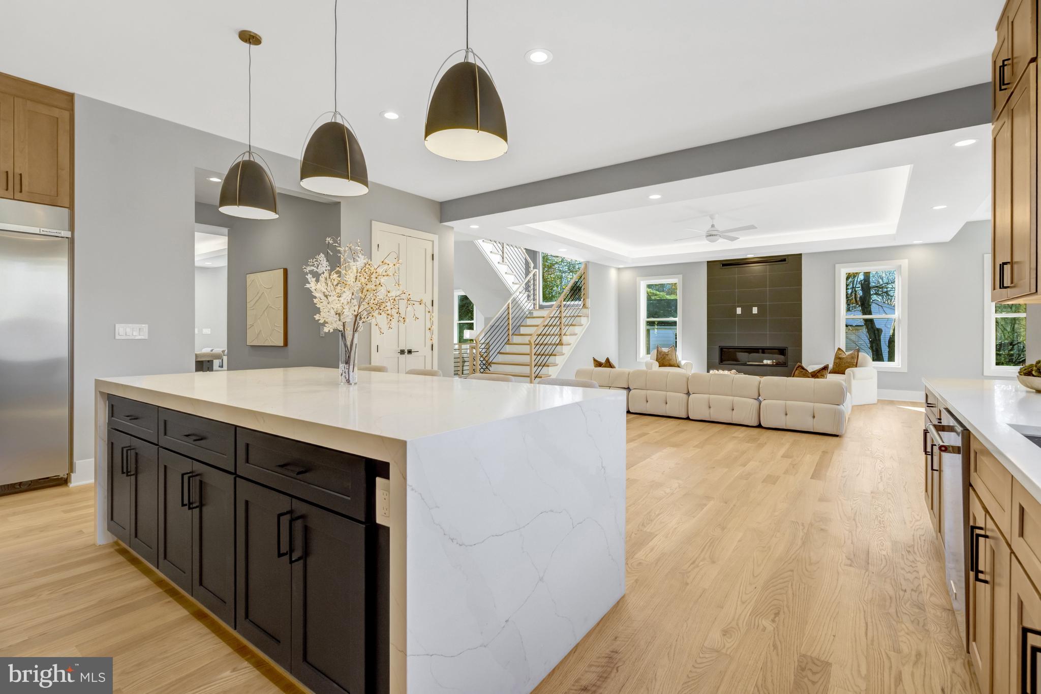 LEEHIGH VILLAGE - Residential