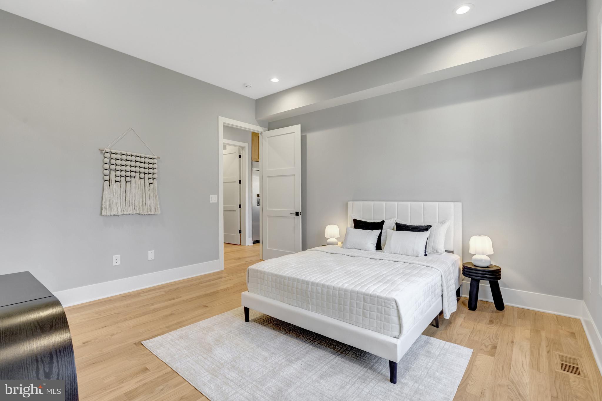 LEEHIGH VILLAGE - Residential