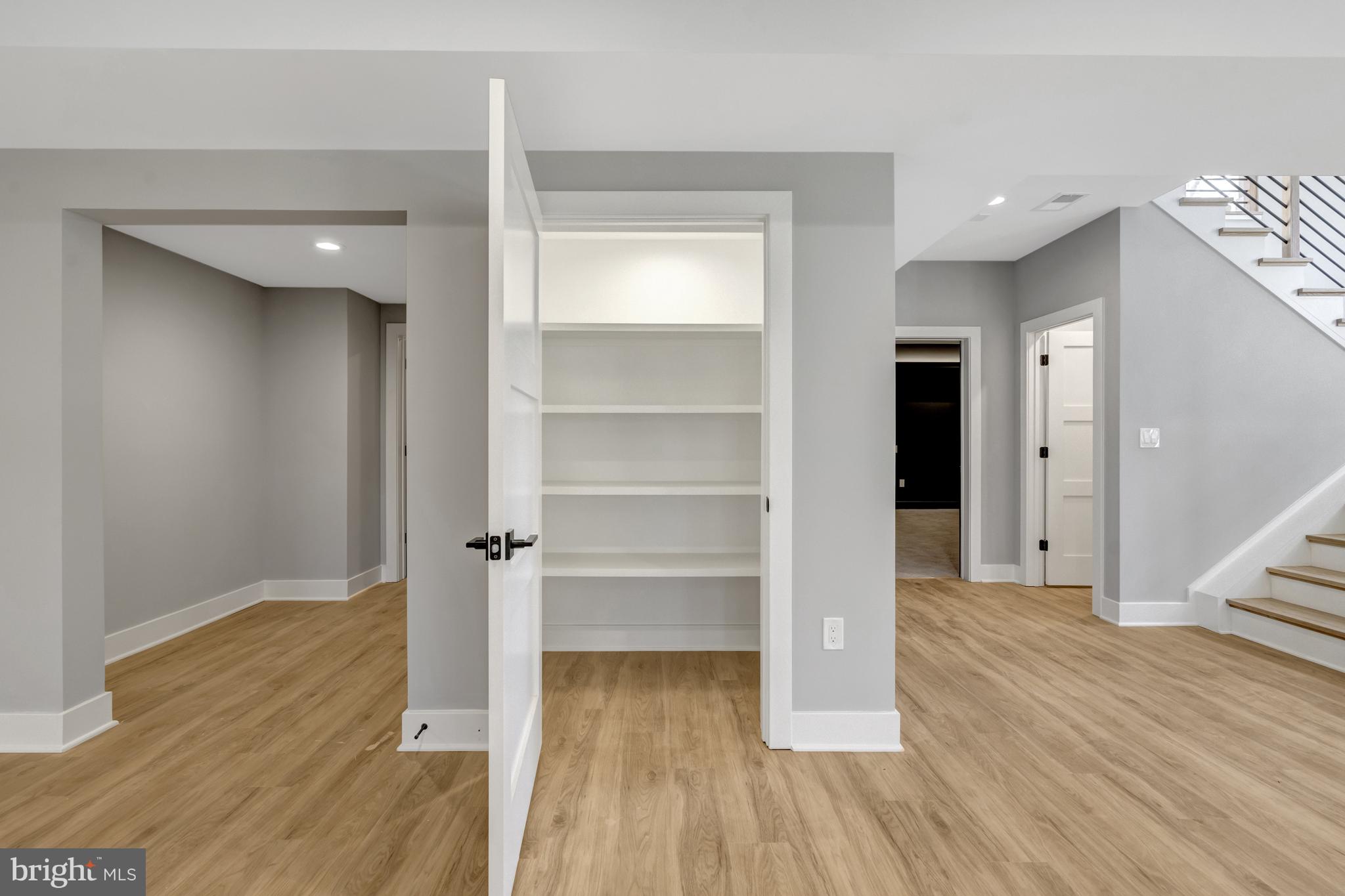 LEEHIGH VILLAGE - Residential