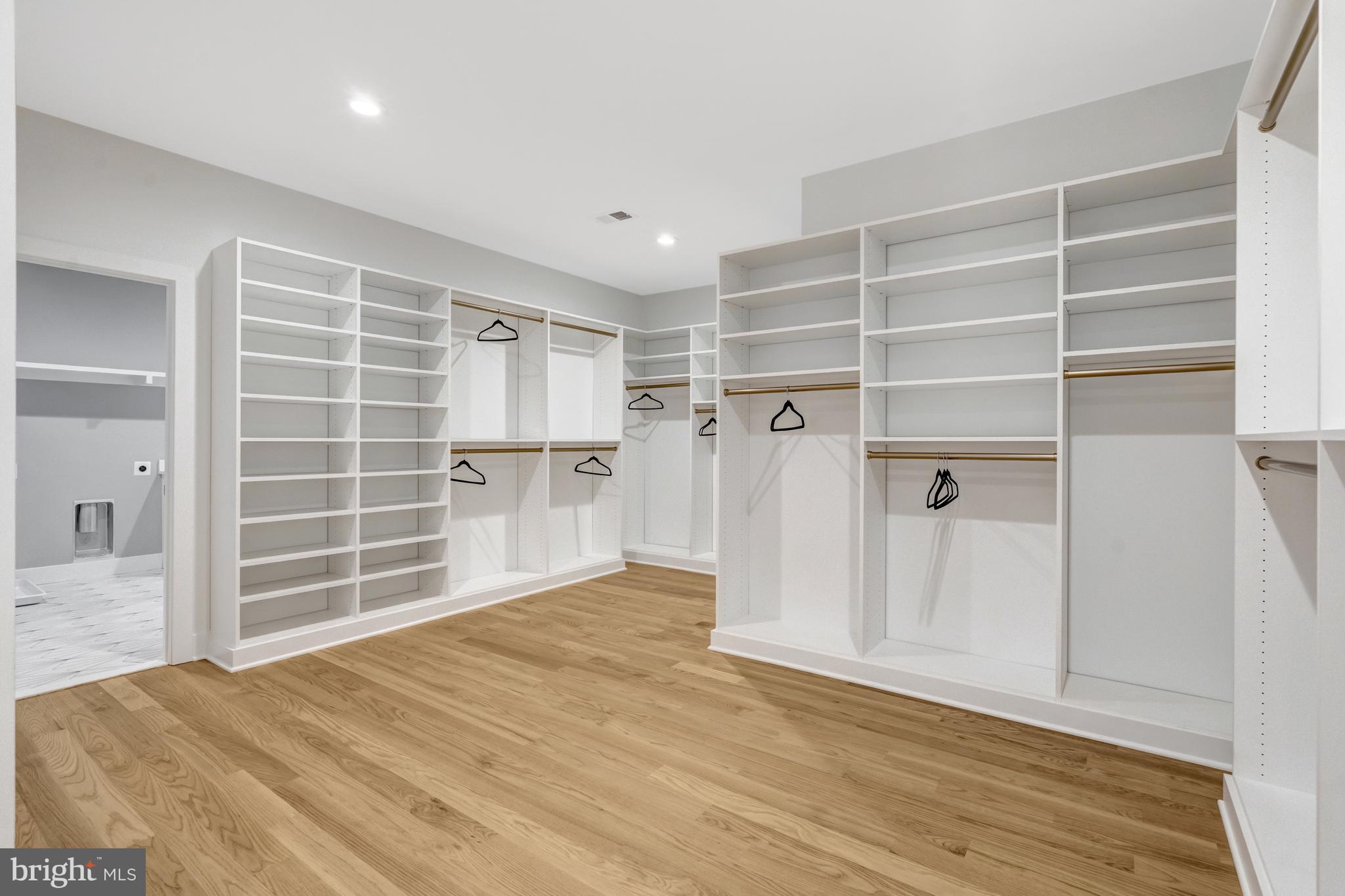 LEEHIGH VILLAGE - Residential