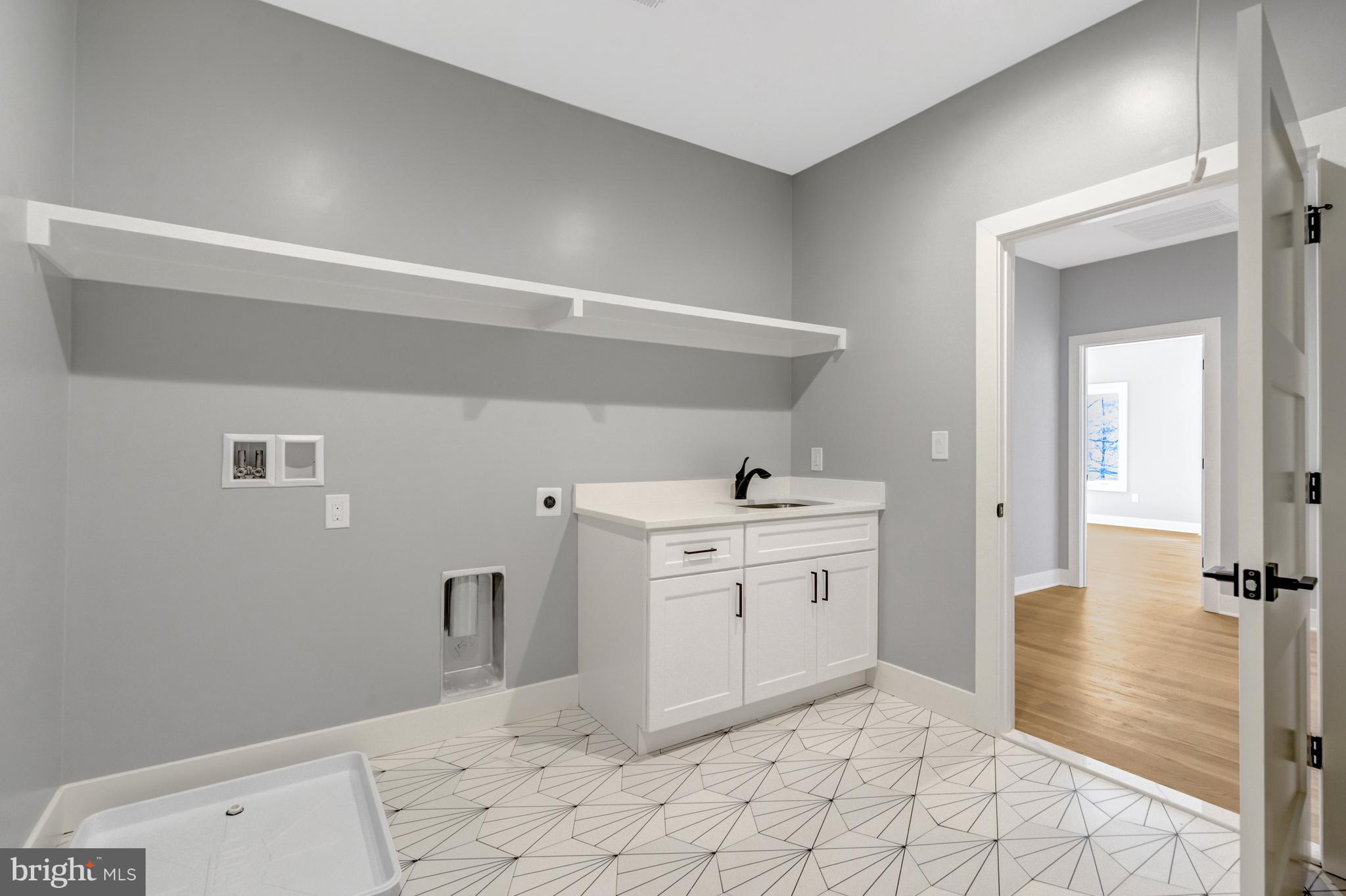 LEEHIGH VILLAGE - Residential