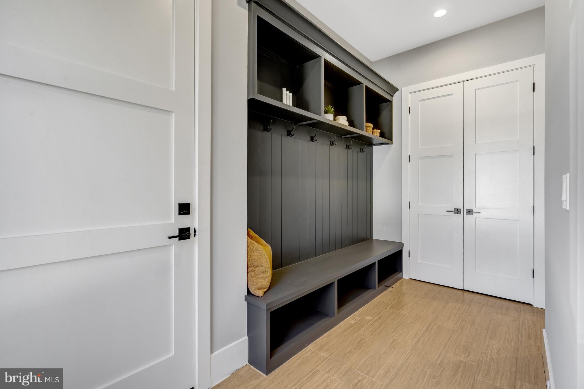 LEEHIGH VILLAGE - Residential